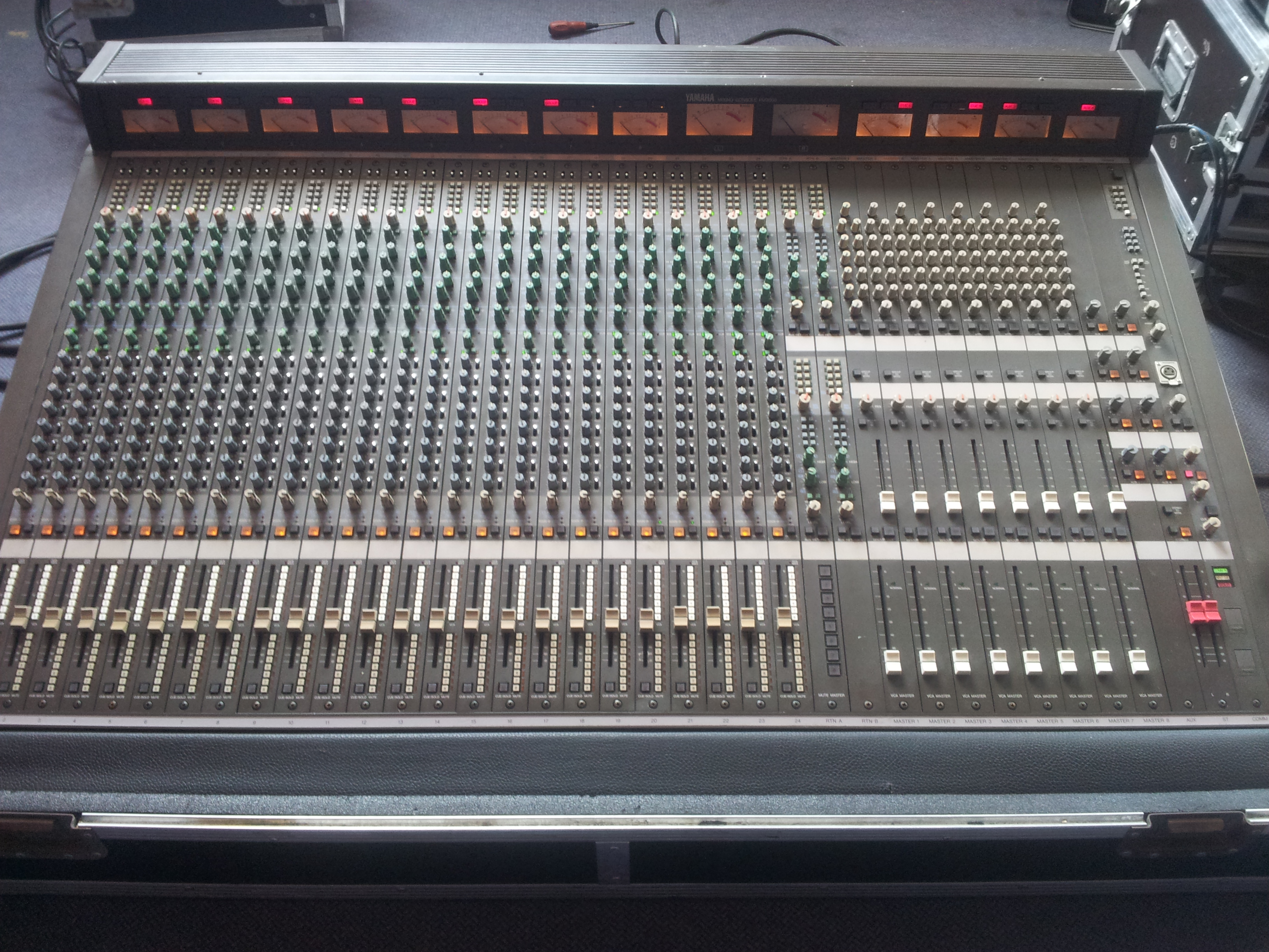 Vds CONCSOLE DE MIXAGE YAMAHA PM3000 (ChampagneArdenne) Audiofanzine