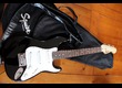 Vends guitare Squier by Fender mini stratocaster +  housse + straplock + bandoulière Fender