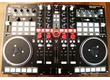 Vestax VCI-400 avec mallette UDG Parfait pour les globe trotteurs (Premiere main)