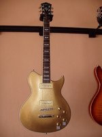 Guitare Washburn WI66-Pro Gold neuve! - 470 €