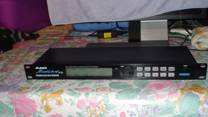 Alesis MidiVerb 4 image (#620078) - Audiofanzine