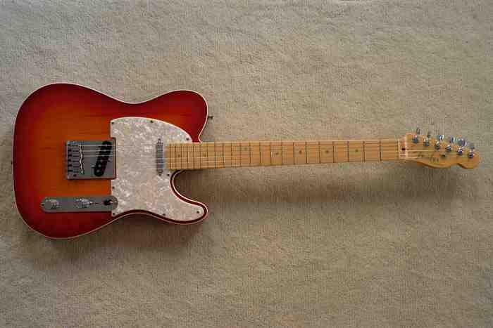 fender-american-deluxe-telecaster-aged-c