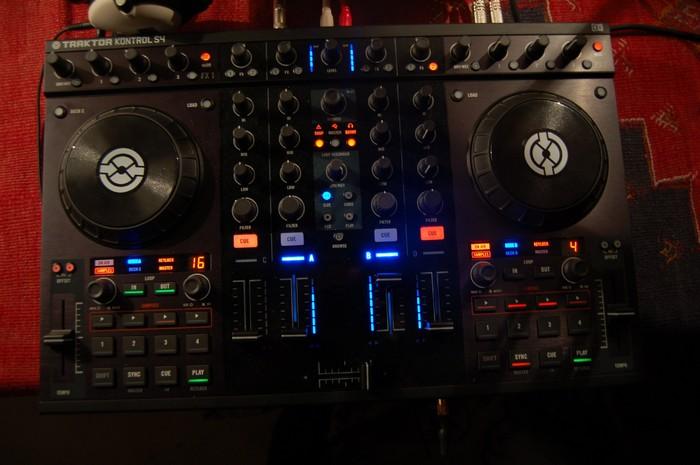 NATIVE INSTRUMENTS TRAKTOR KONTROL S4 通販安心 - www