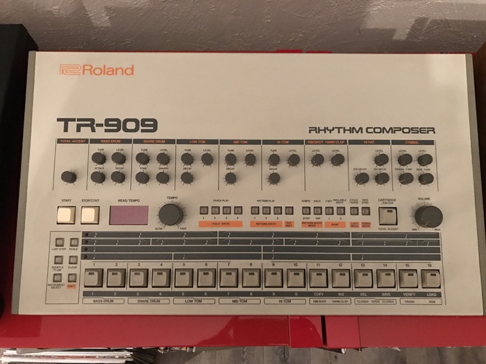 roland-tr-909-1668739.jpg