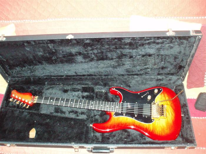 vous pensez quoi des Valley Arts ? - Page 3 Valley-arts-guitars-custom-pro-usa-steve-lukather-model-35975