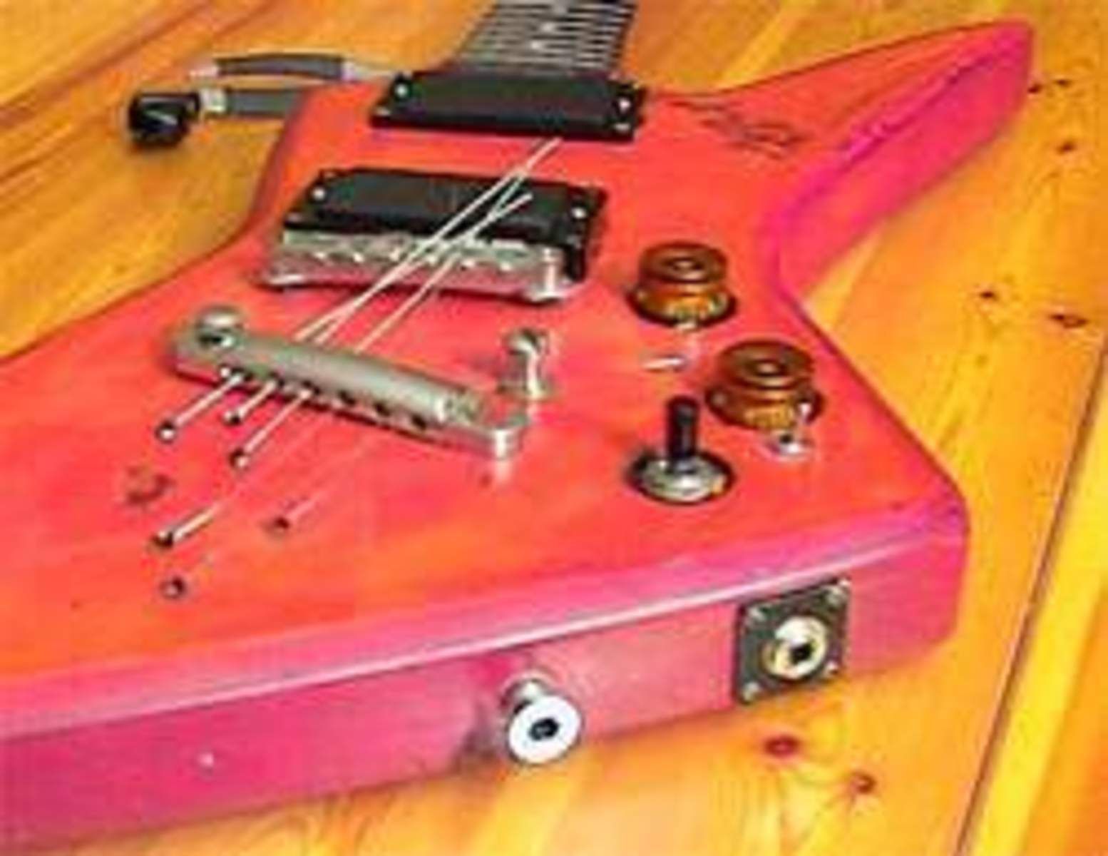 Changer les cordes d'une guitare électrique