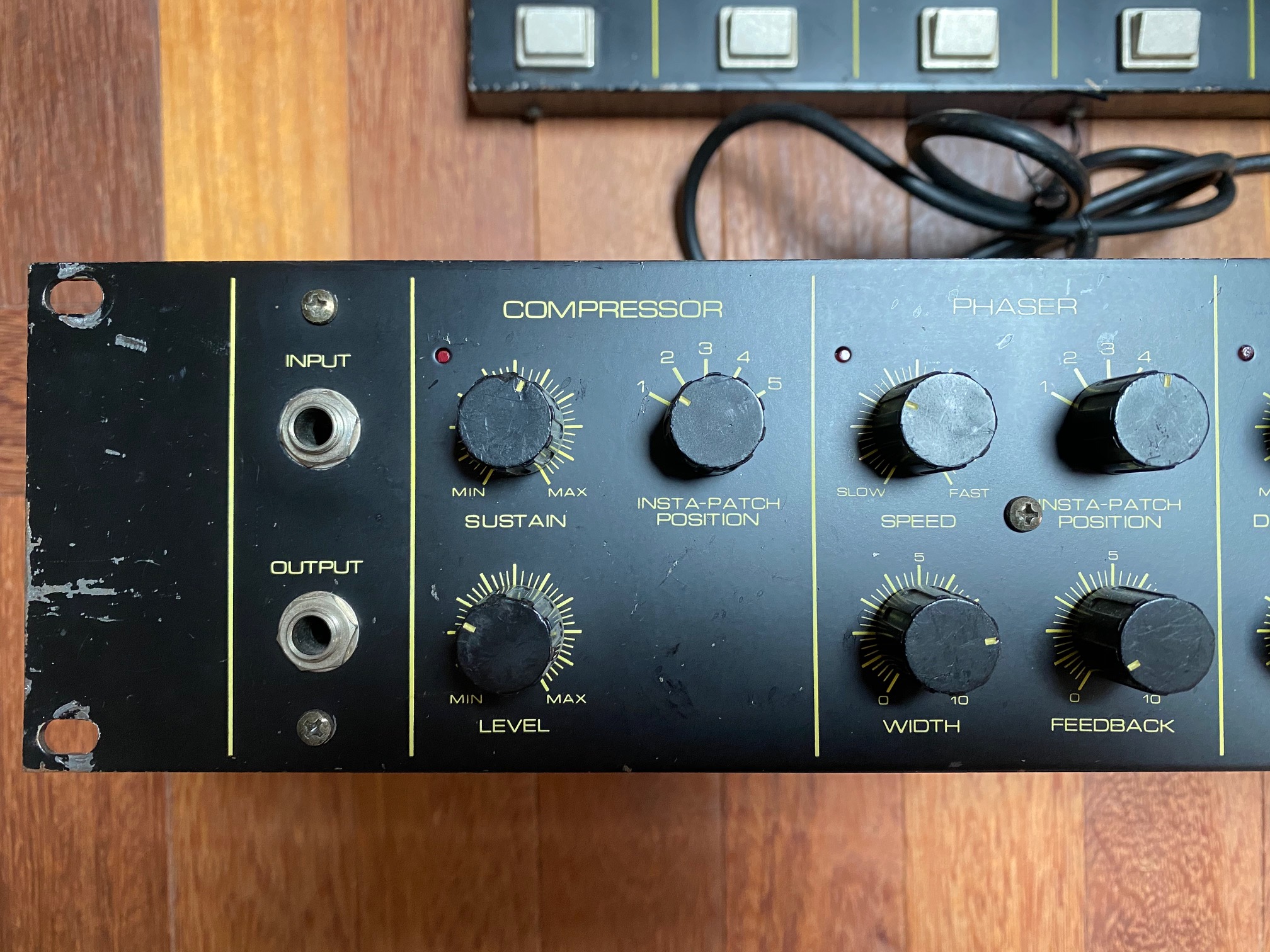 Ibanez UE400 avec footswitch TBE FDPI (IledeFrance) Audiofanzine