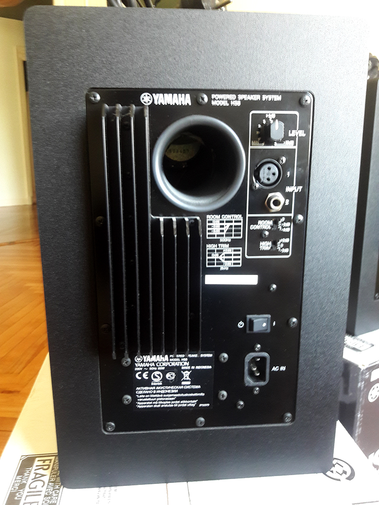 Paire d'enceintes de monitoring Yamaha HS 8 + ISOPad 8 (ProvenceAlpes