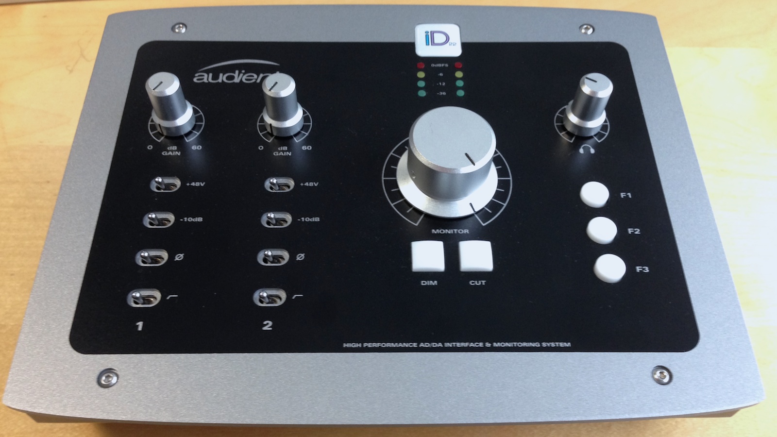 Audient iD22 Review : 22? Show Me Your iD! - Audiofanzine