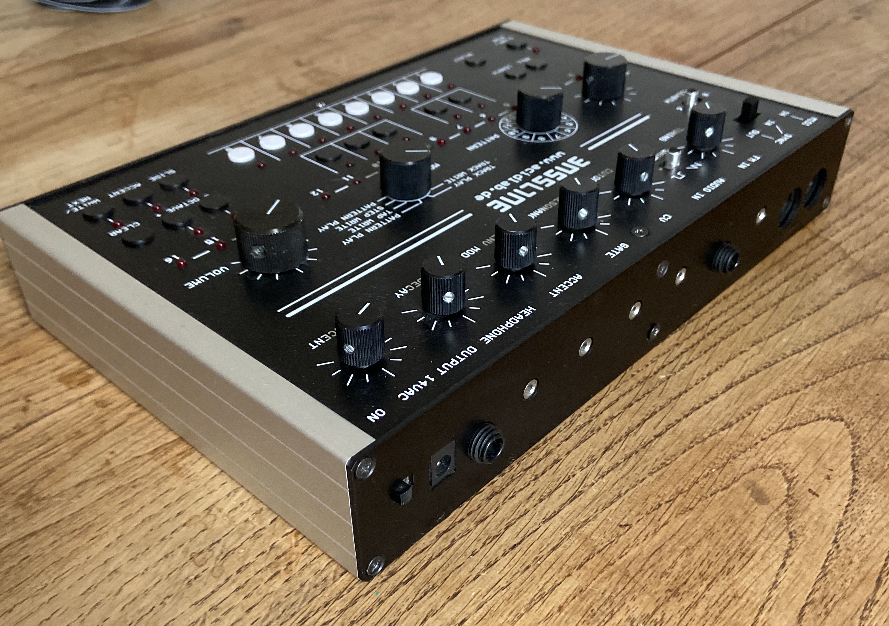 Bassline 2 Acidlab Bassline 2 Audiofanzine