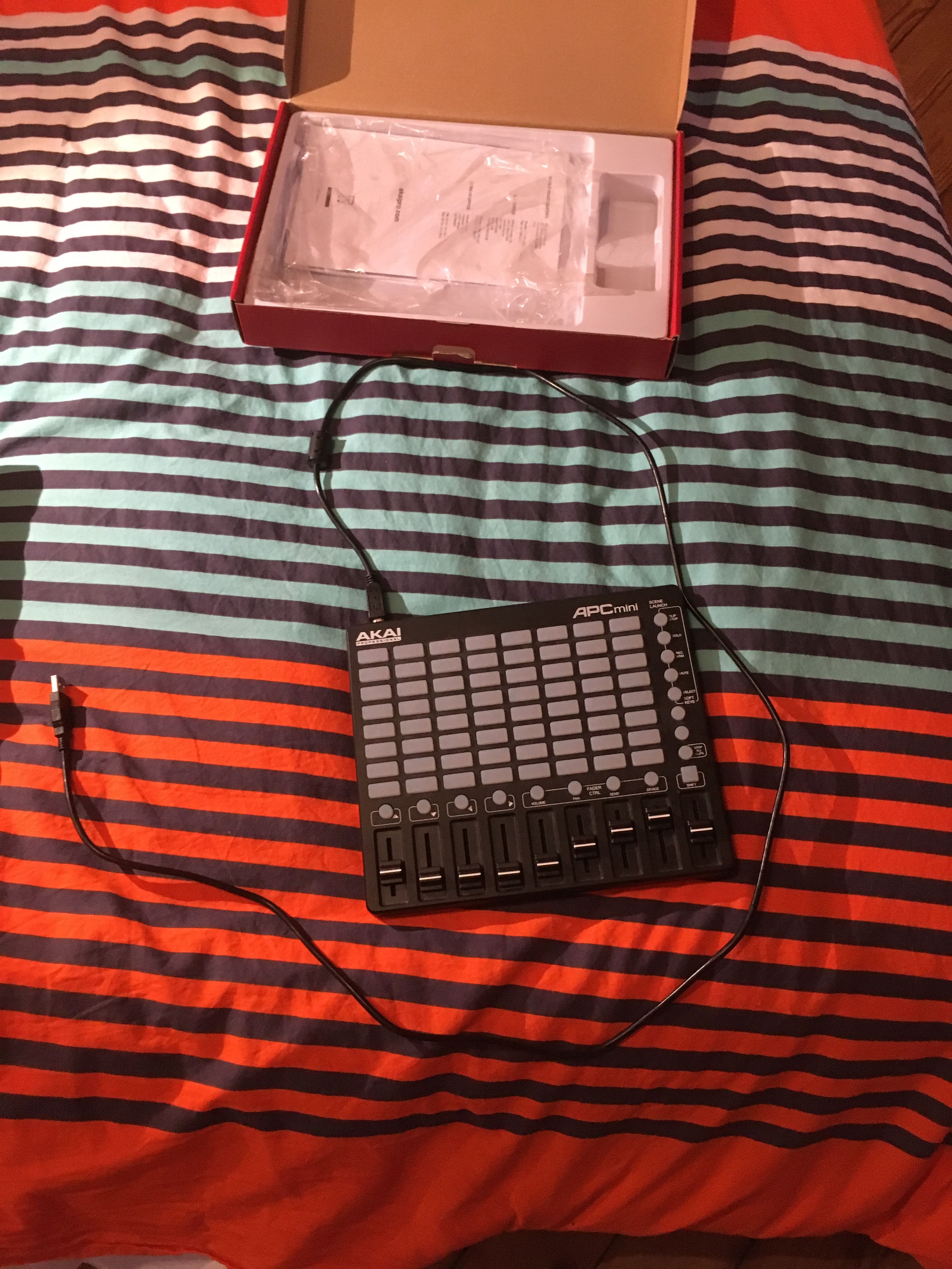 akai apc mini vs novation launchcontrol xl akai apc mini vs novation launchcontrol xl