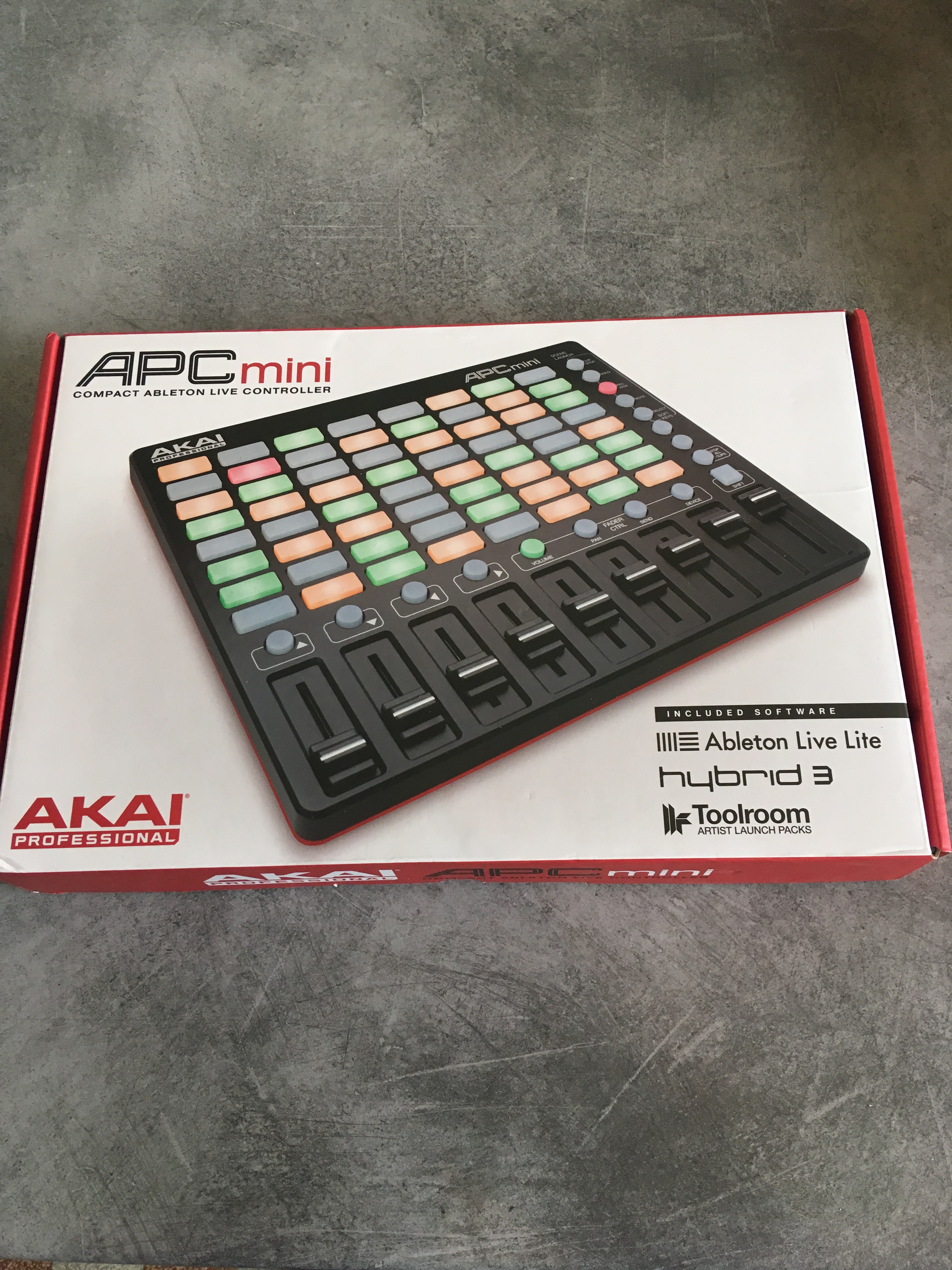 akai apc mini vs novation launchcontrol xl