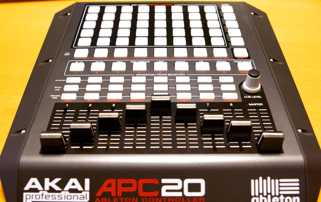 Akai APC 20 Review : Live at your Finger Tips - Audiofanzine