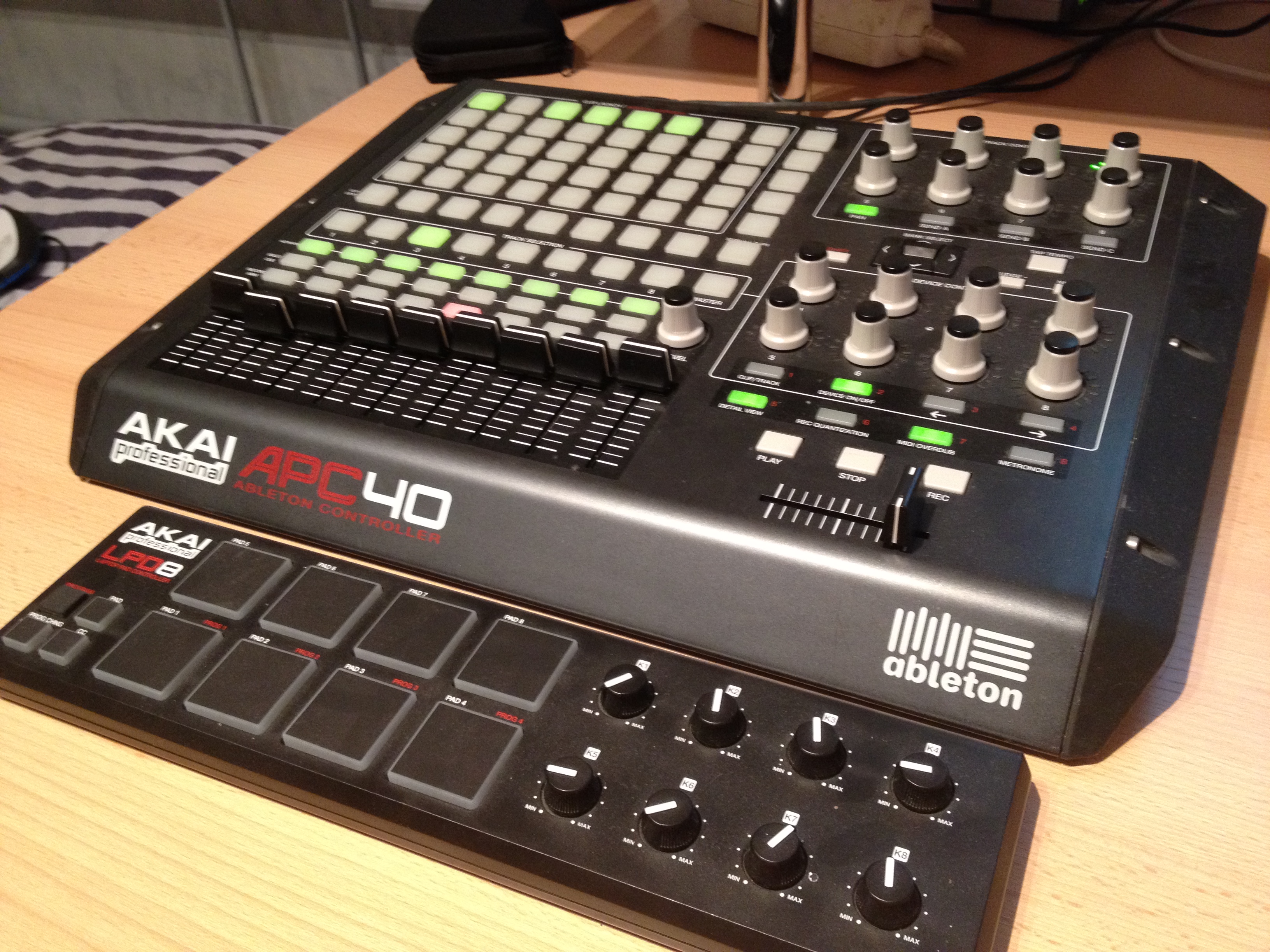 using an apc 40 with djay pro
