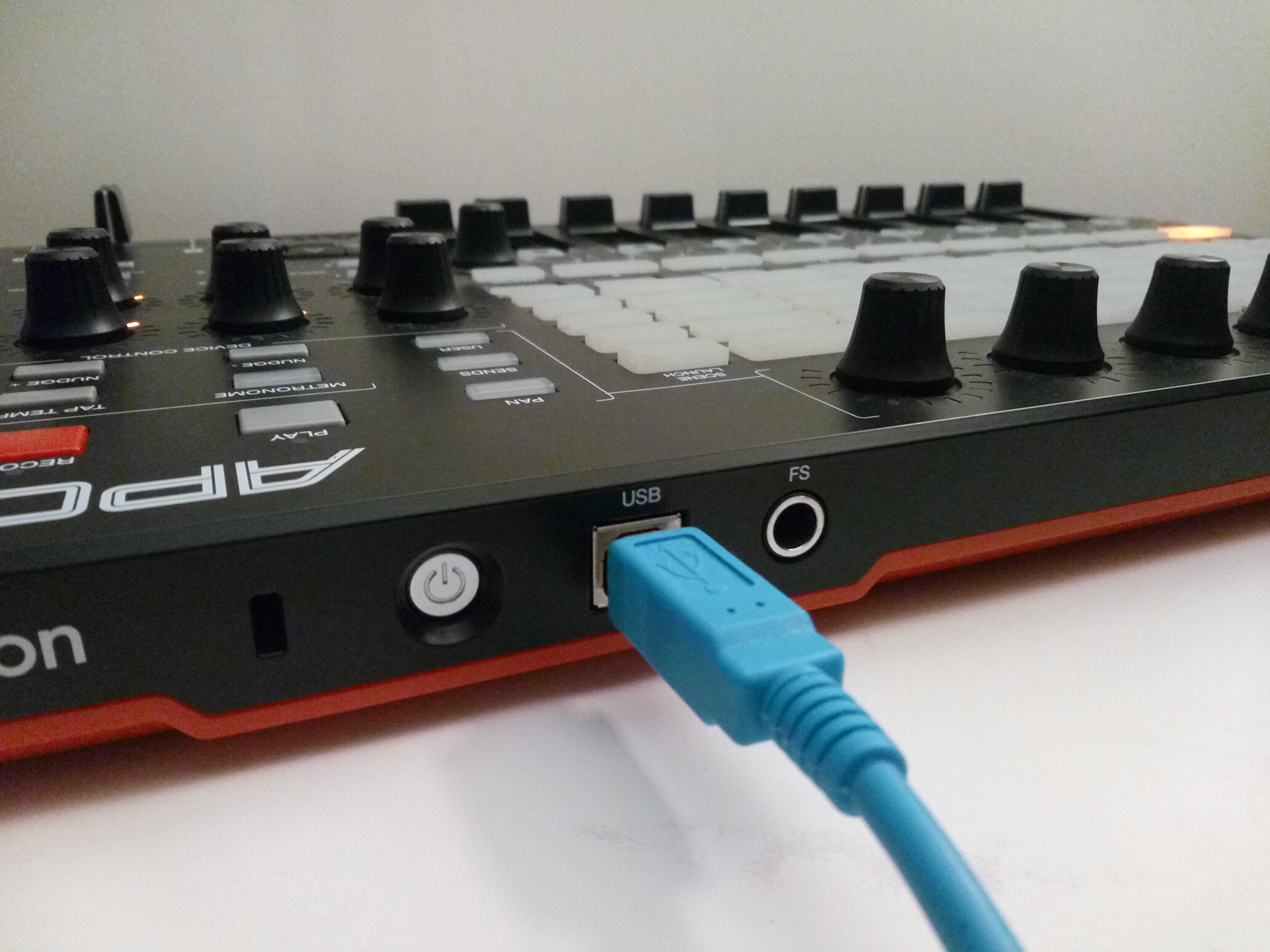 AKAI APC40 MKII (MK2)美品+spbgp44.ru