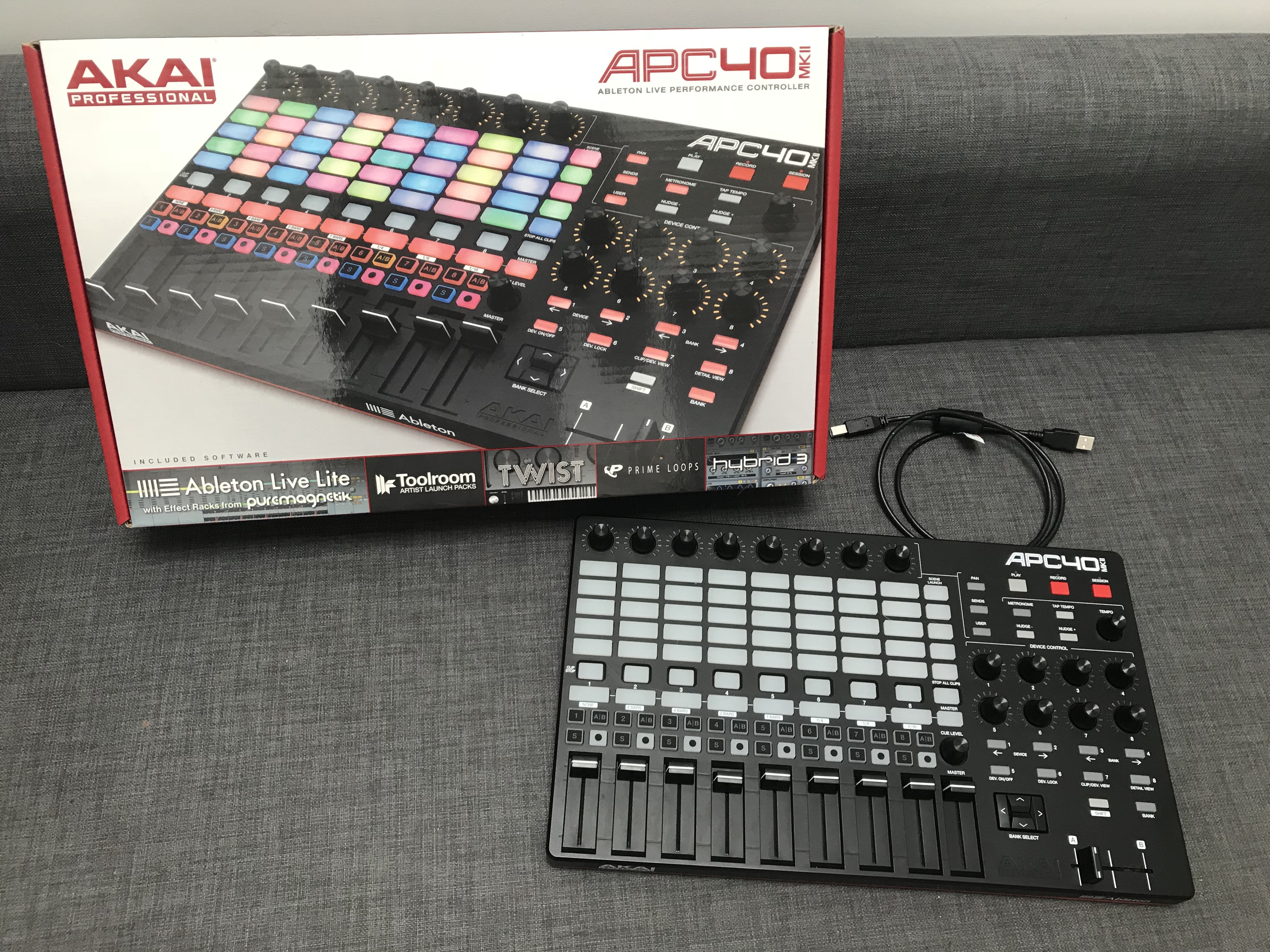 using an apc 40 with djay pro