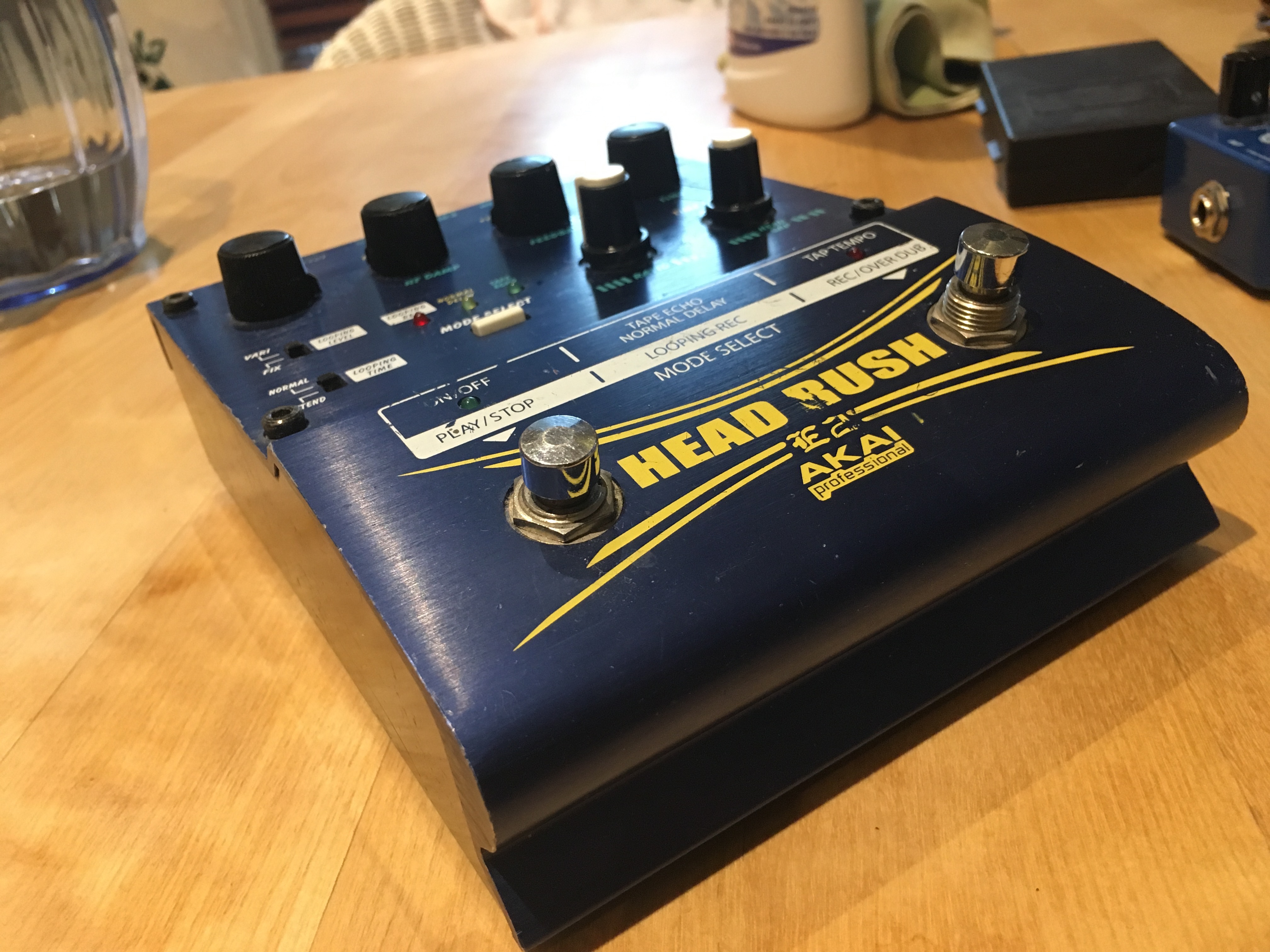 HEAD RUSH E2 Akai Head Rush E2 Audiofanzine