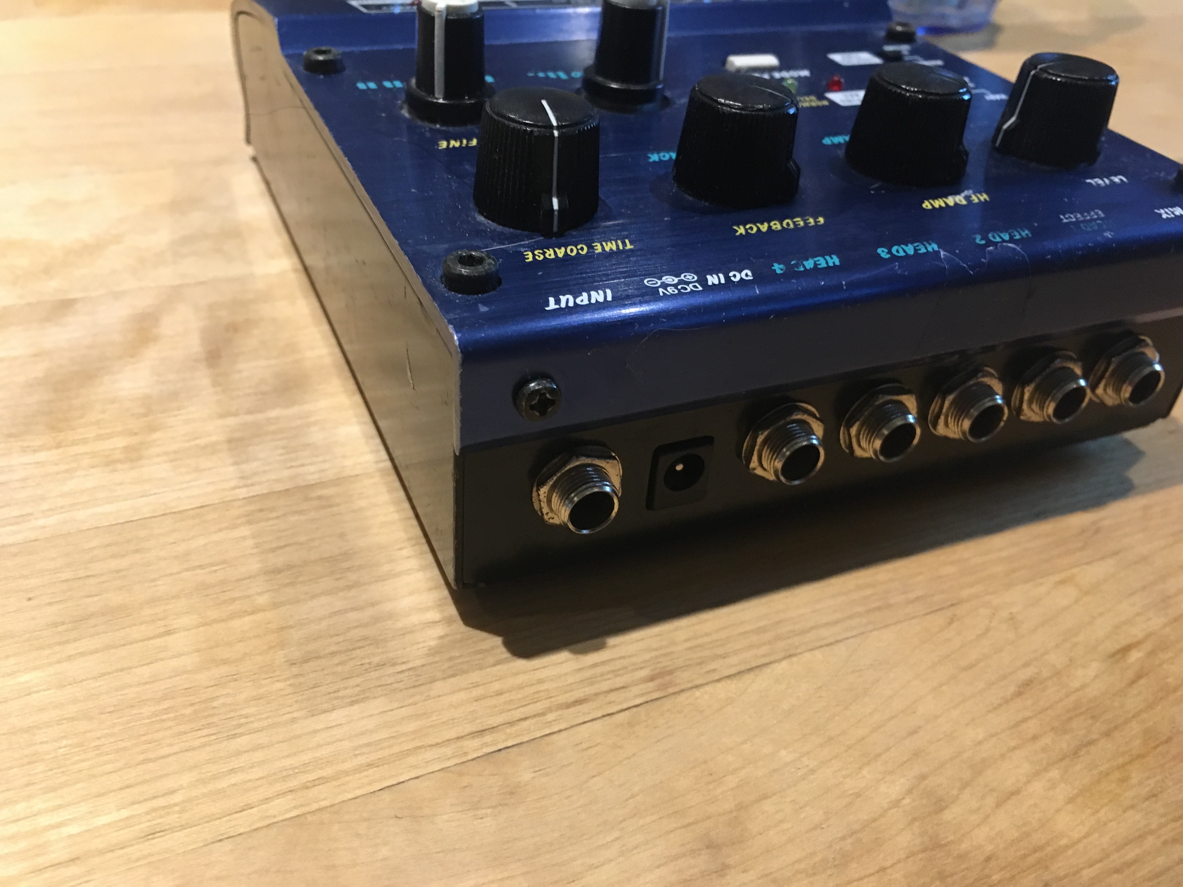 HEAD RUSH E2 Akai Head Rush E2 Audiofanzine