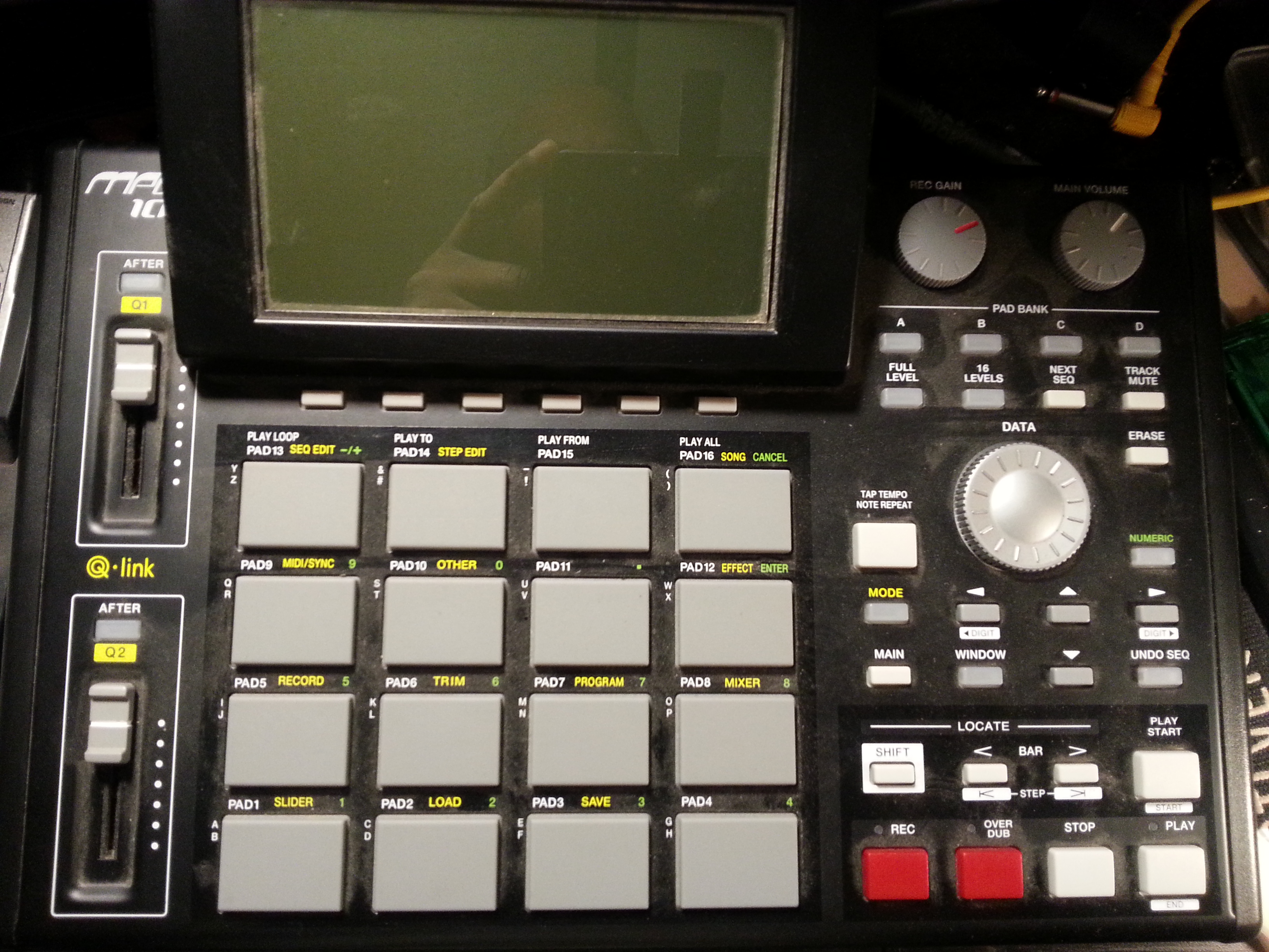 MPC 1000 BLACK Grand ECRAN LCD - Audiofanzine