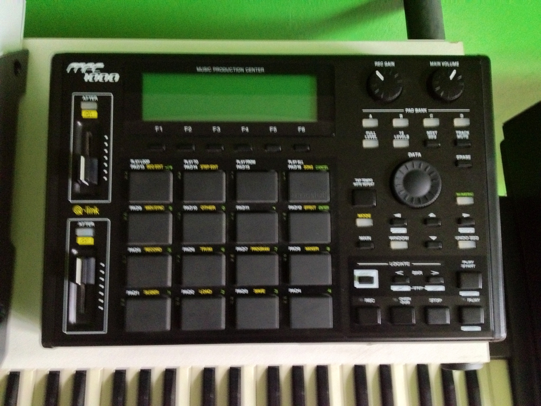 Akai MPC1000 Black image (625829) Audiofanzine