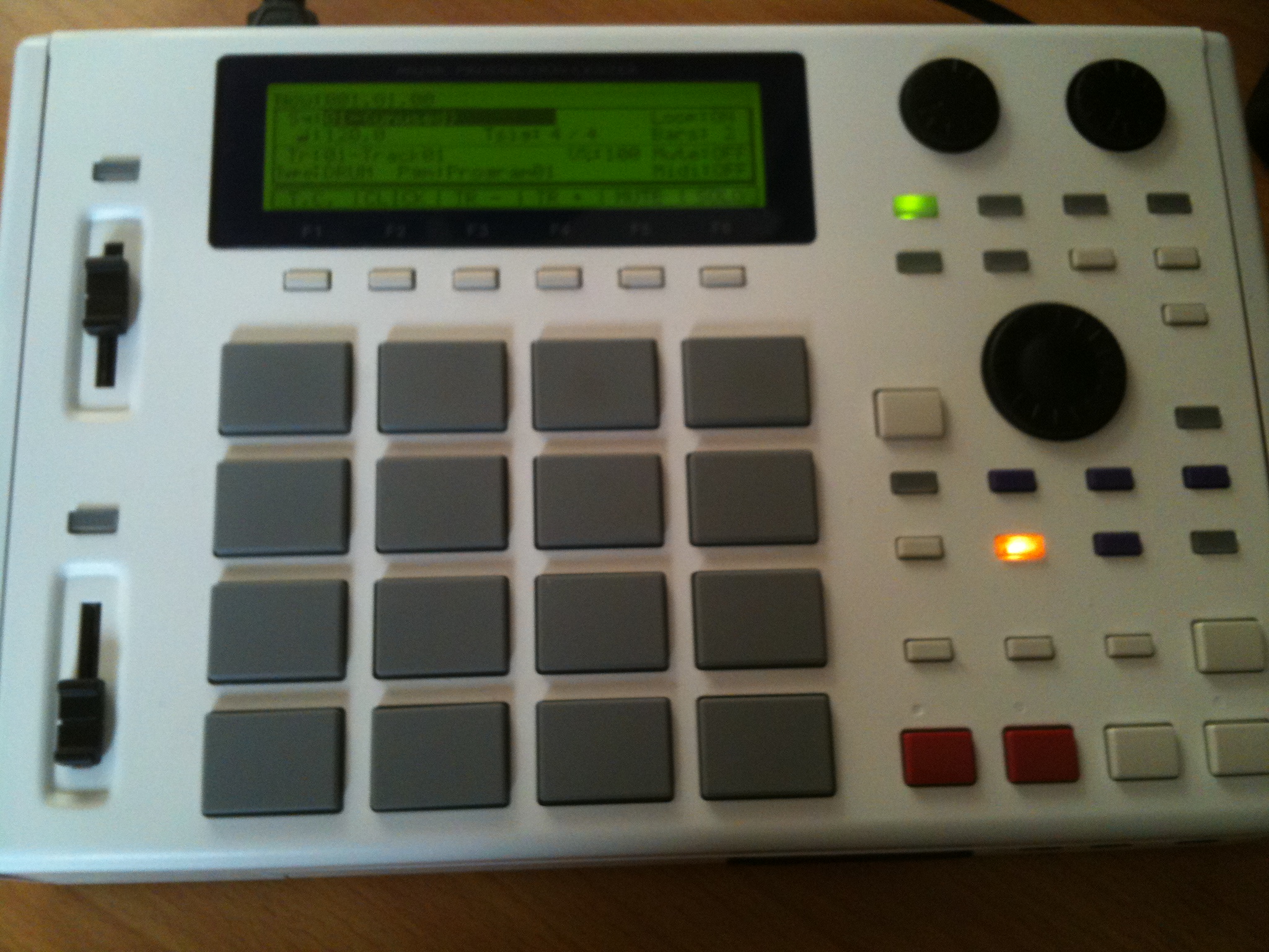 Photo Akai MPC1000 Black : Akai MPC 1000 (#8769) - Audiofanzine