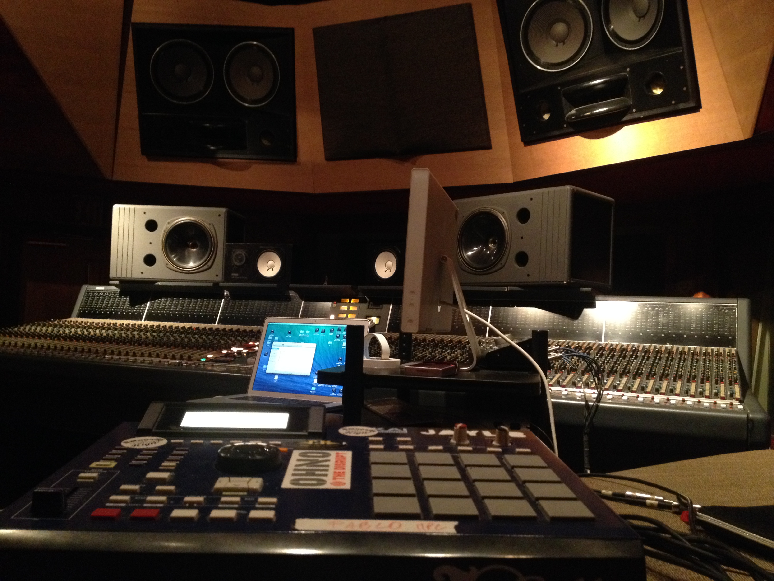 MPC2000XL BLUE Akai MPC2000XL Blue Audiofanzine