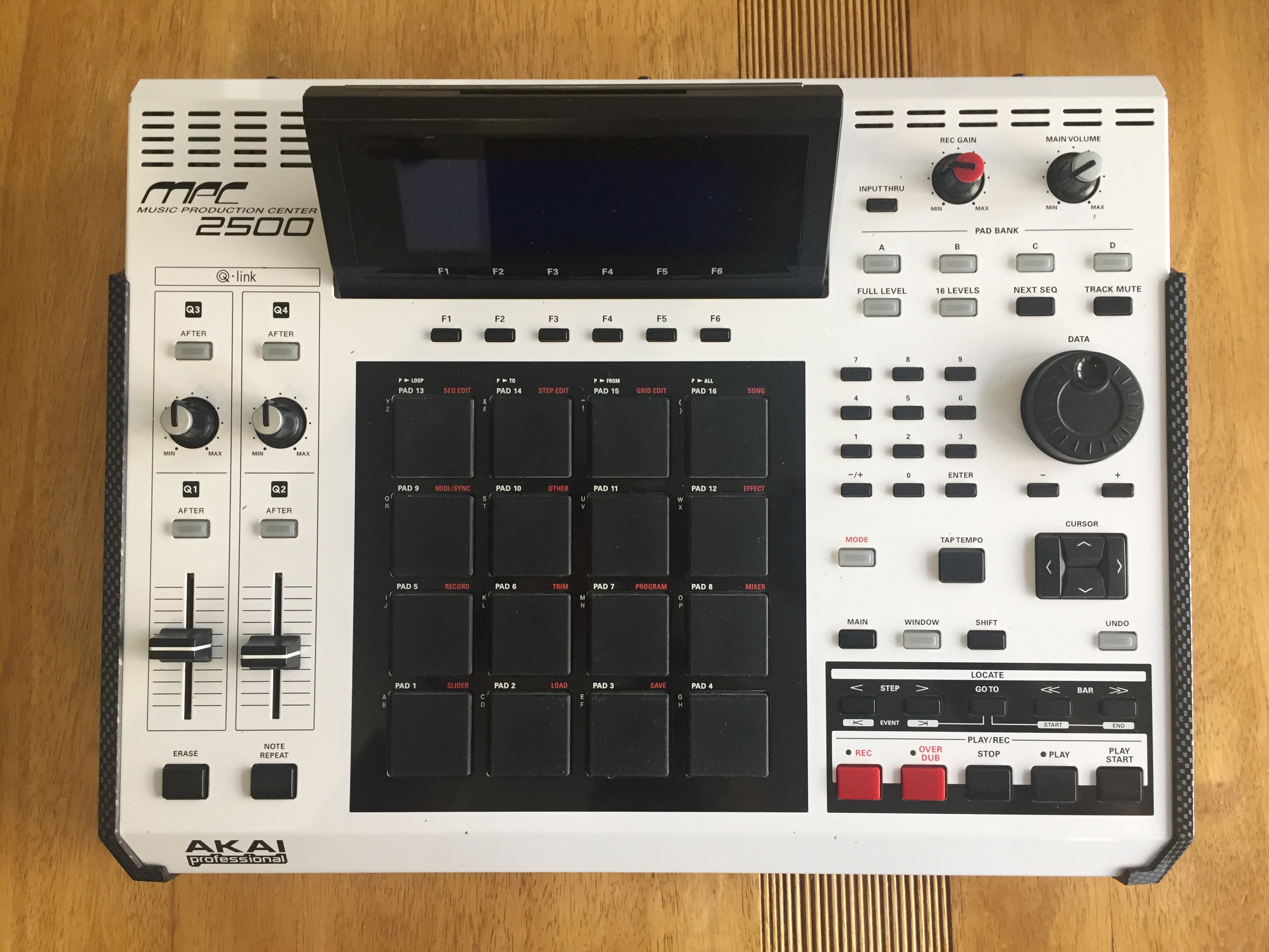 Vends AKAI MPC 2500 SE (Ile-de-France) - Audiofanzine