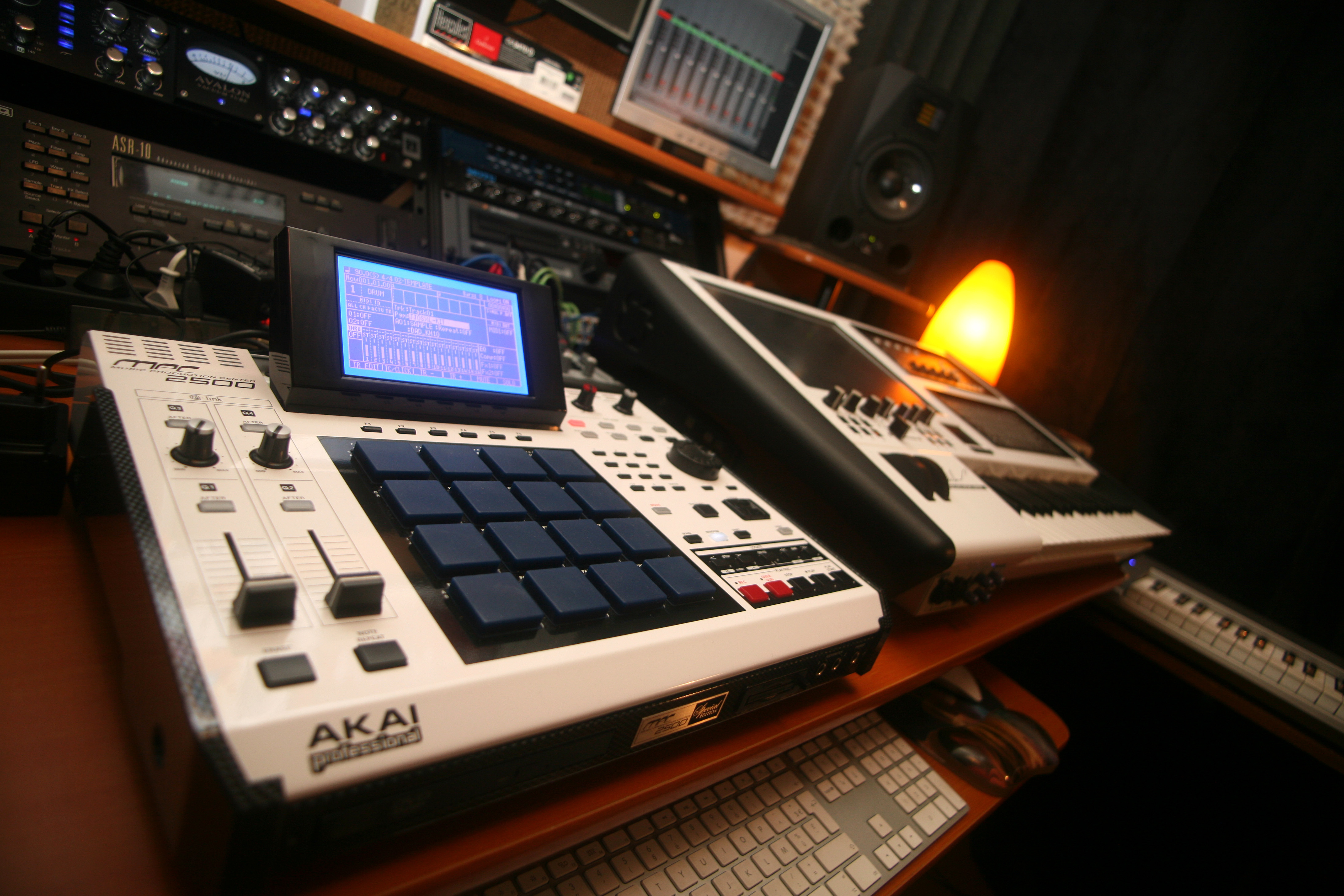 akai professional mpc 2500