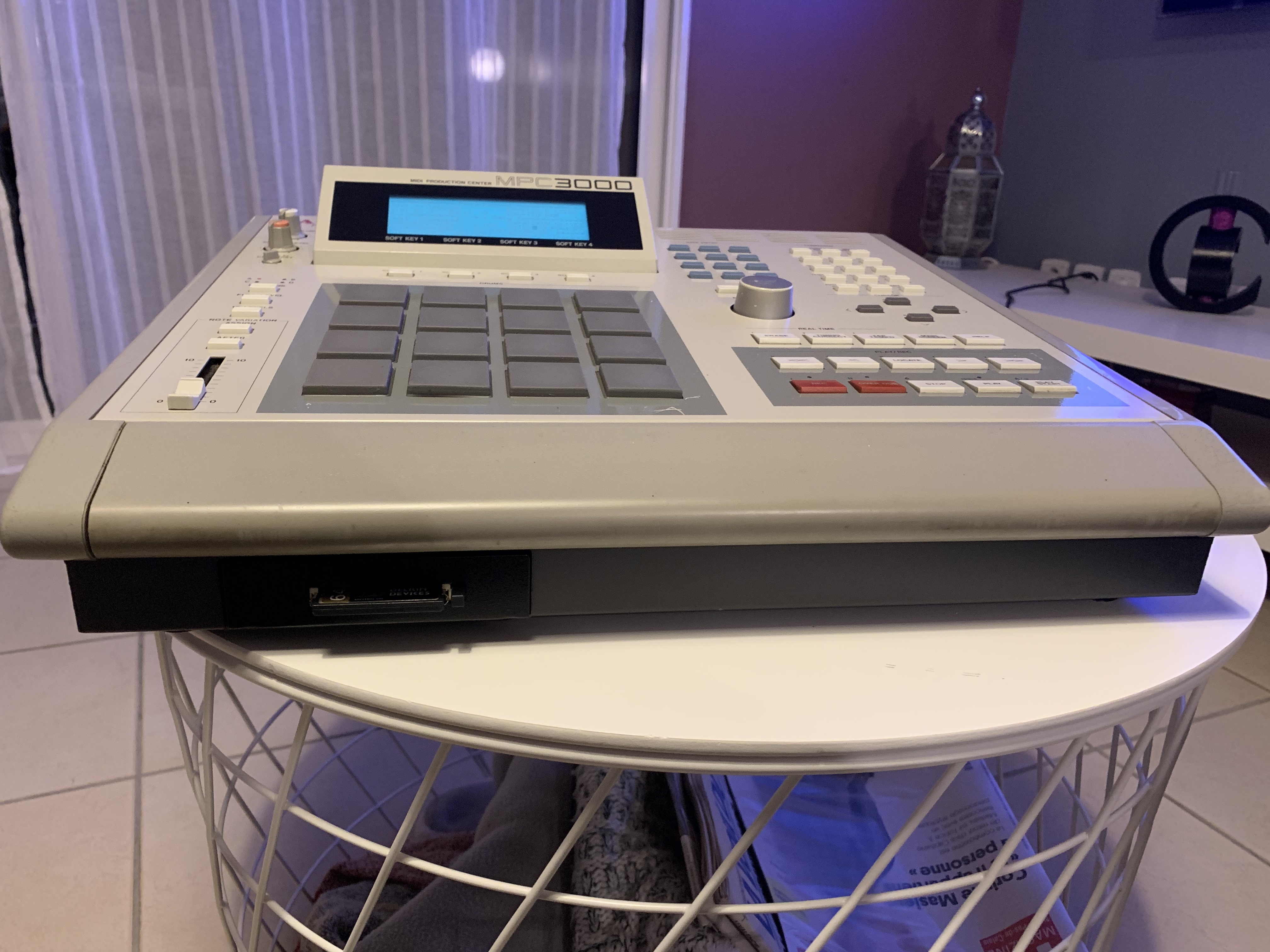 Akai mpc 3000 avec lecteur compact flash 32mb revisée (Nord-Pas-de ...