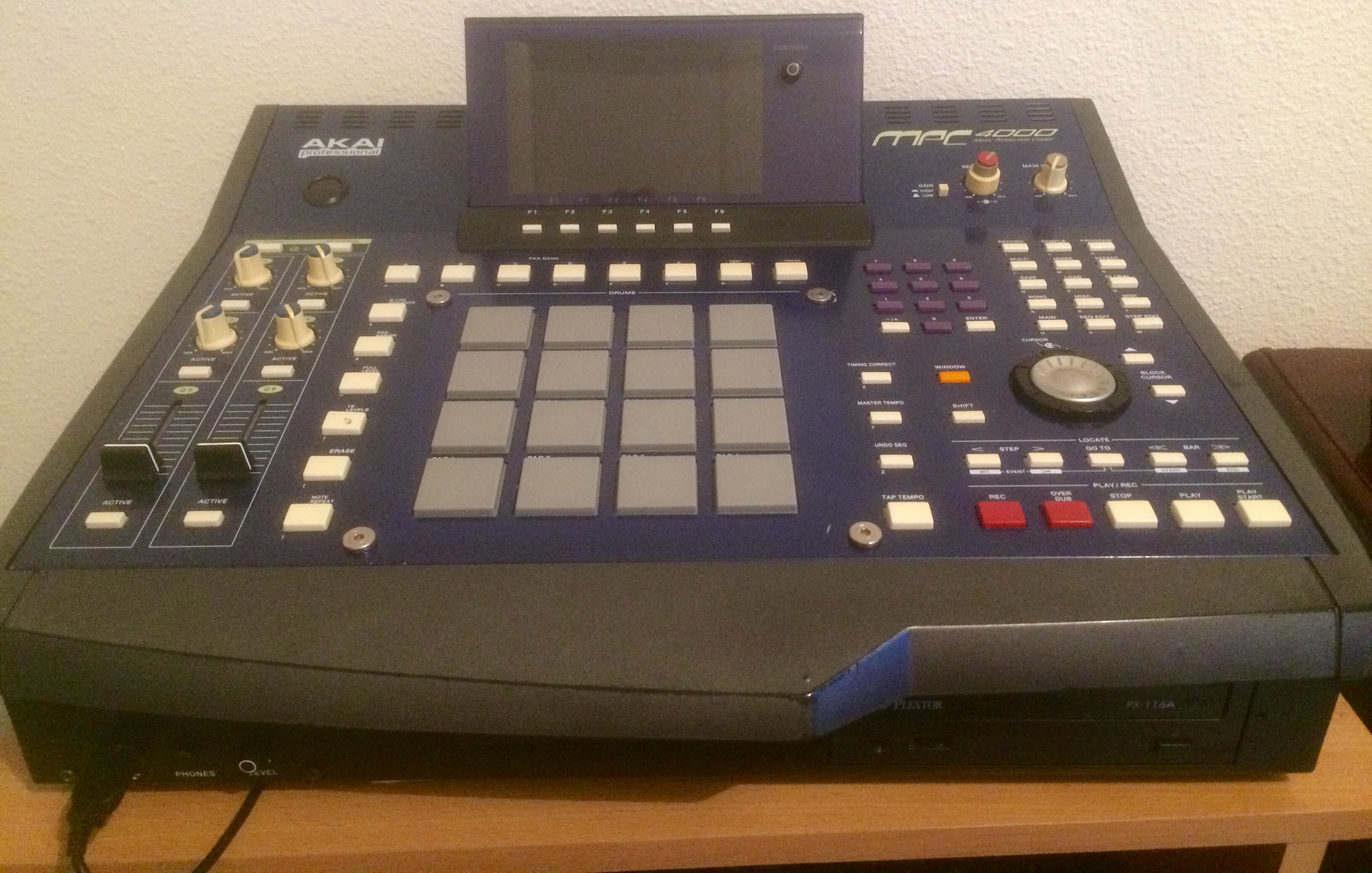 Photo Akai MPC4000 FullSizeRender 2 (1843959) Audiofanzine