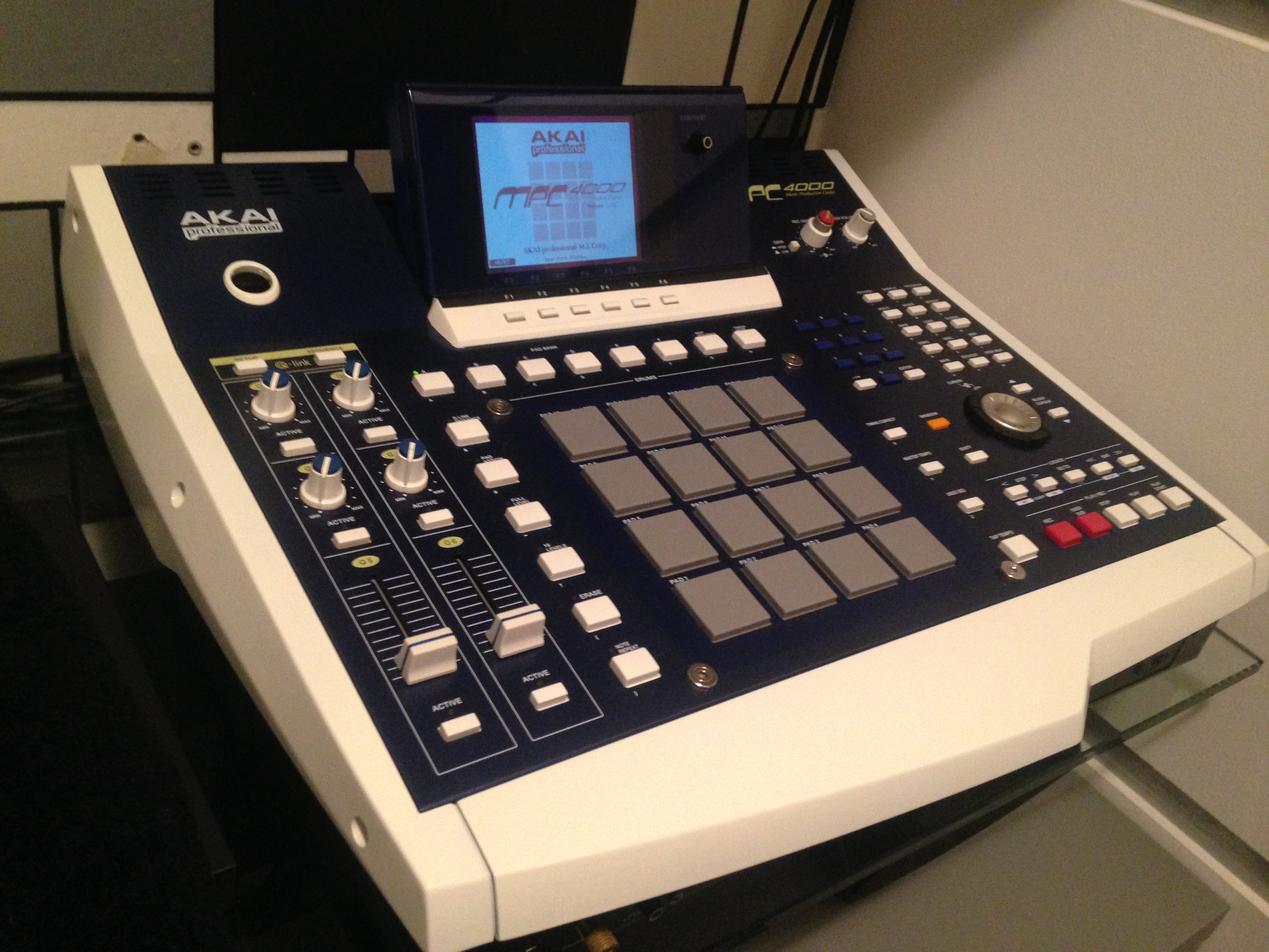Akai MPC4000 Plus image (1681305) Audiofanzine