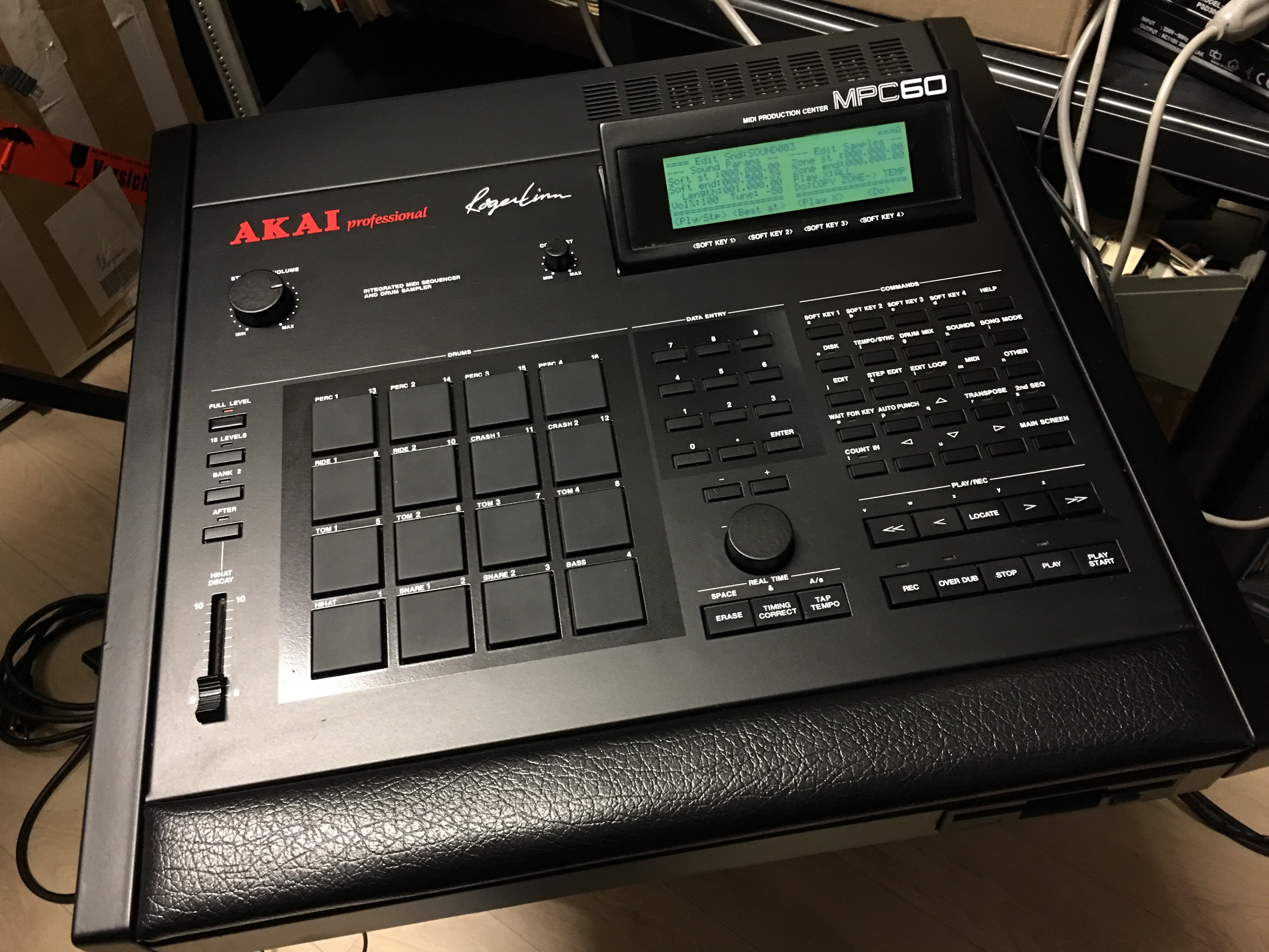 photo-akai-mpc60-akai-mpc60-36144-1647792-audiofanzine