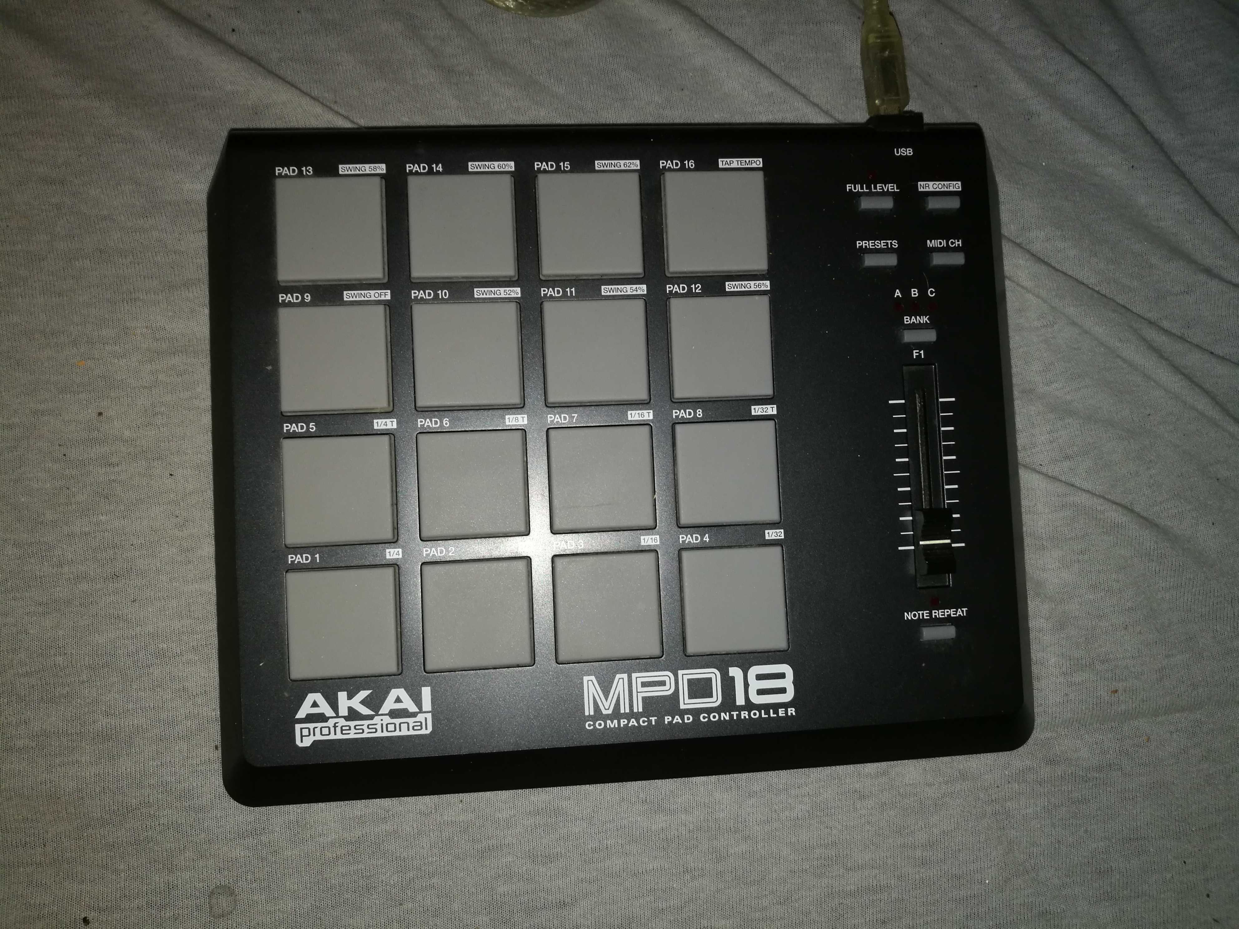 Akai MPD18 image (#1997236) - Audiofanzine