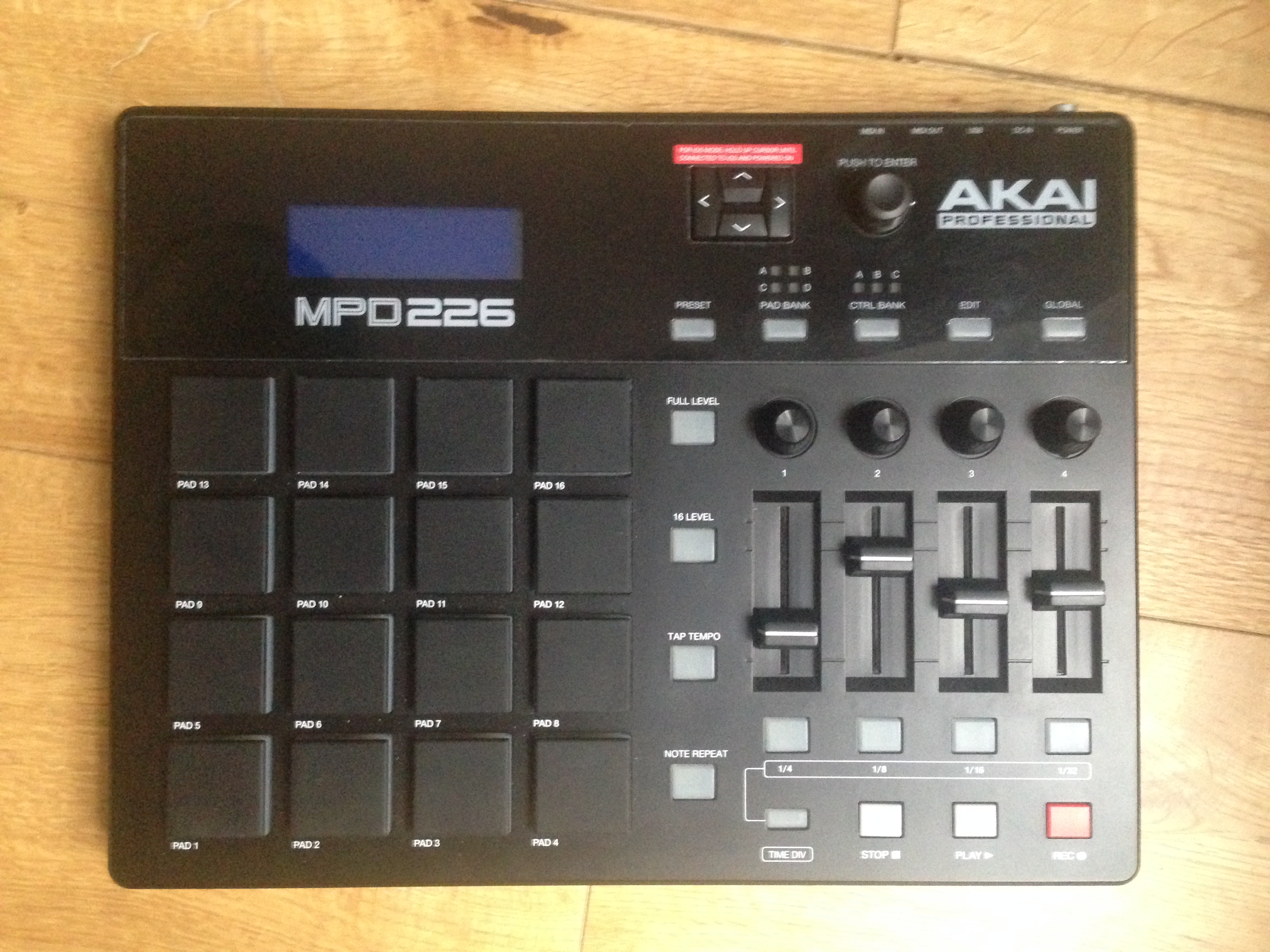 Akai MPD226 image (#1714235) - Audiofanzine