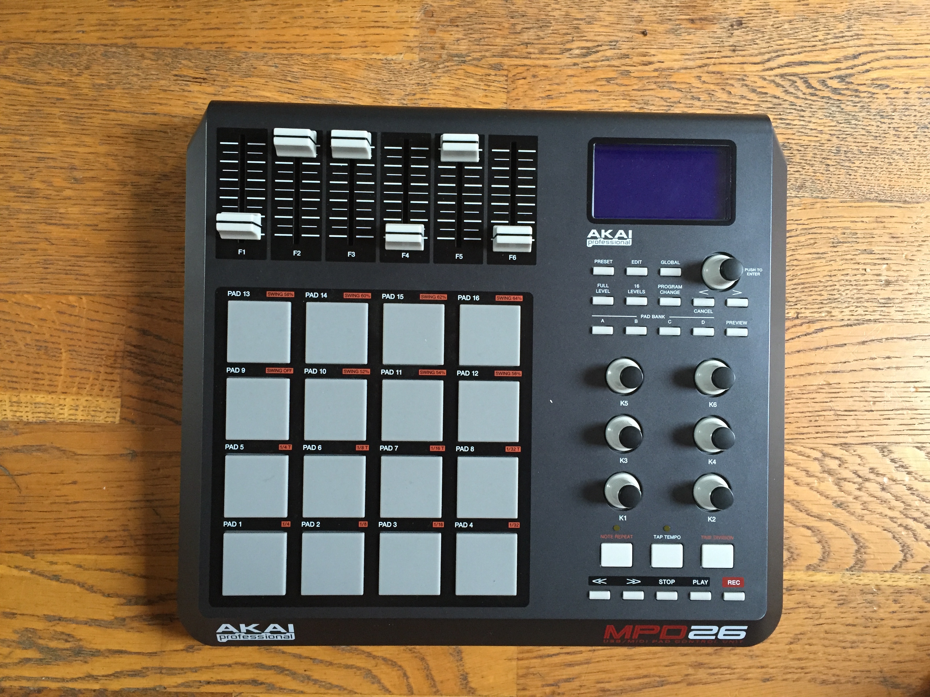 Photo Akai MPD26 : Akai MPD26 (4999) (#1565918) - Audiofanzine