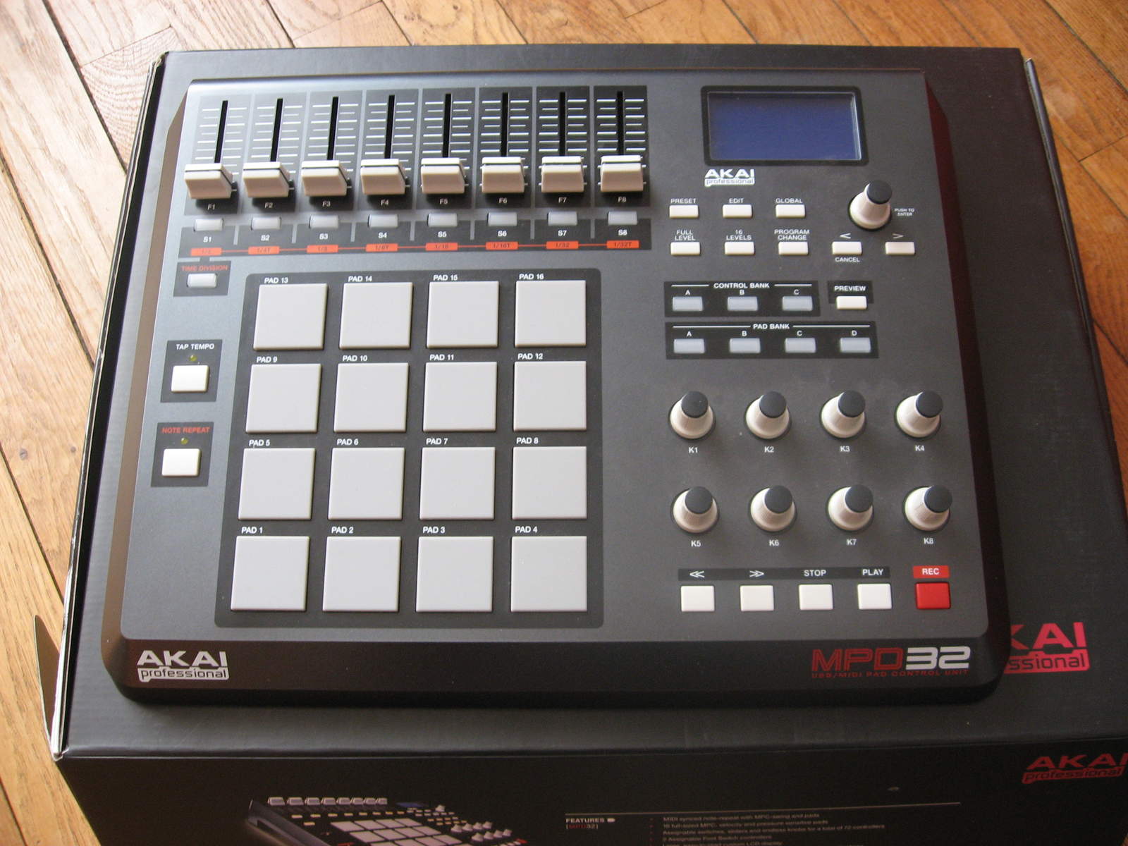 Akai MPD32 image (721975) Audiofanzine