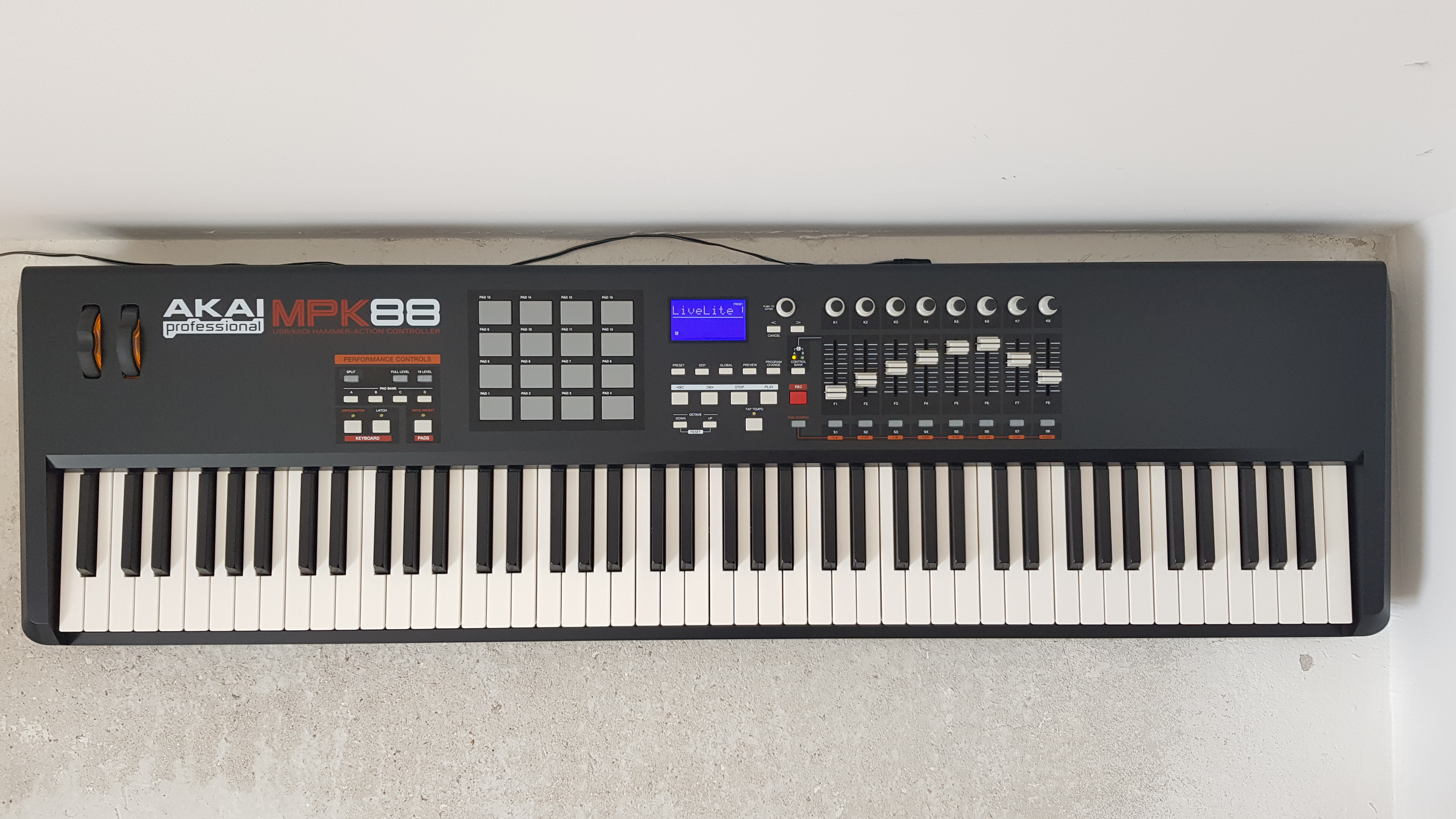 MPK88 Akai MPK88 Audiofanzine