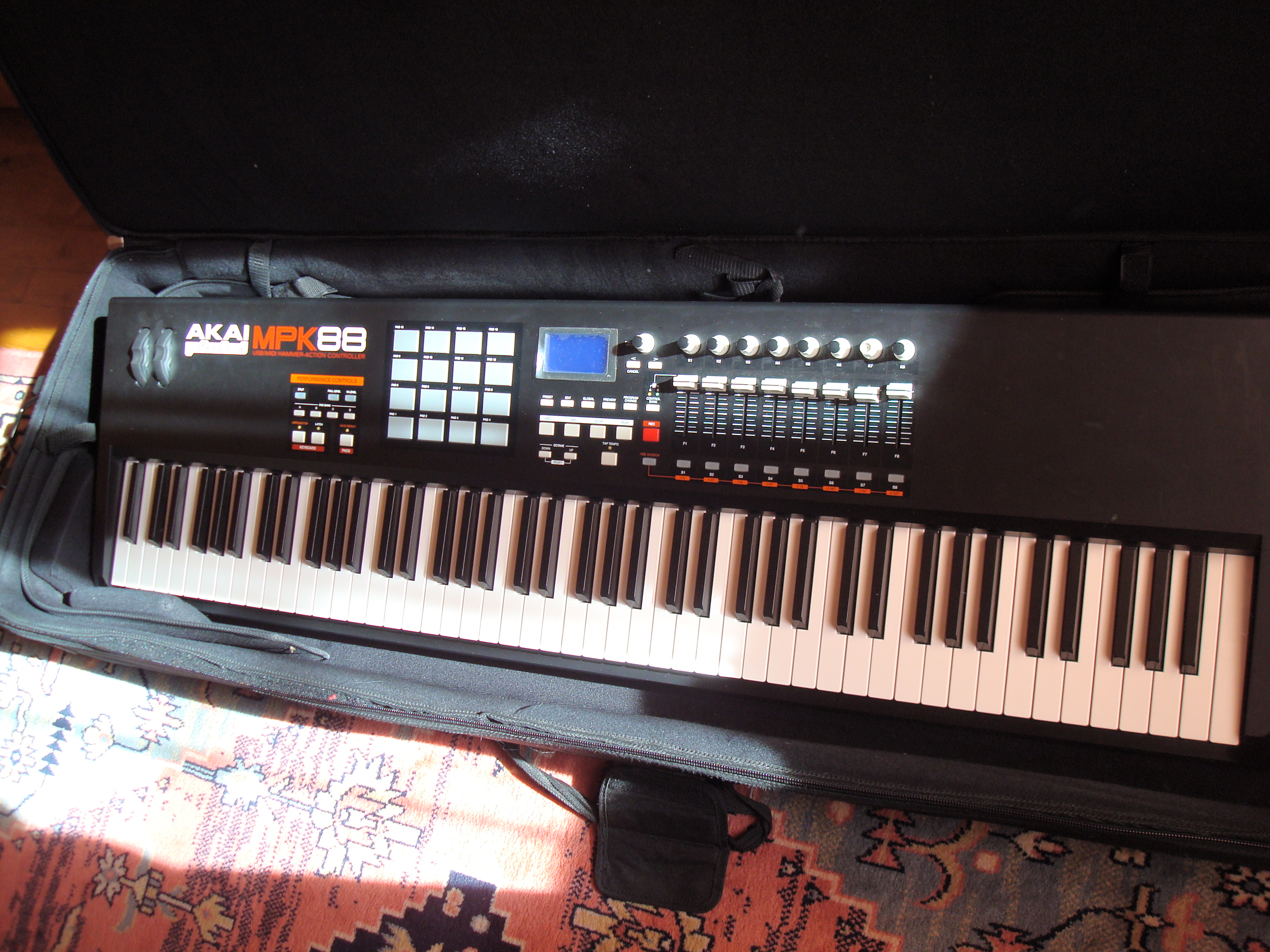 Photo Akai MPK88 Akai MPK88 (23036) (856807) Audiofanzine