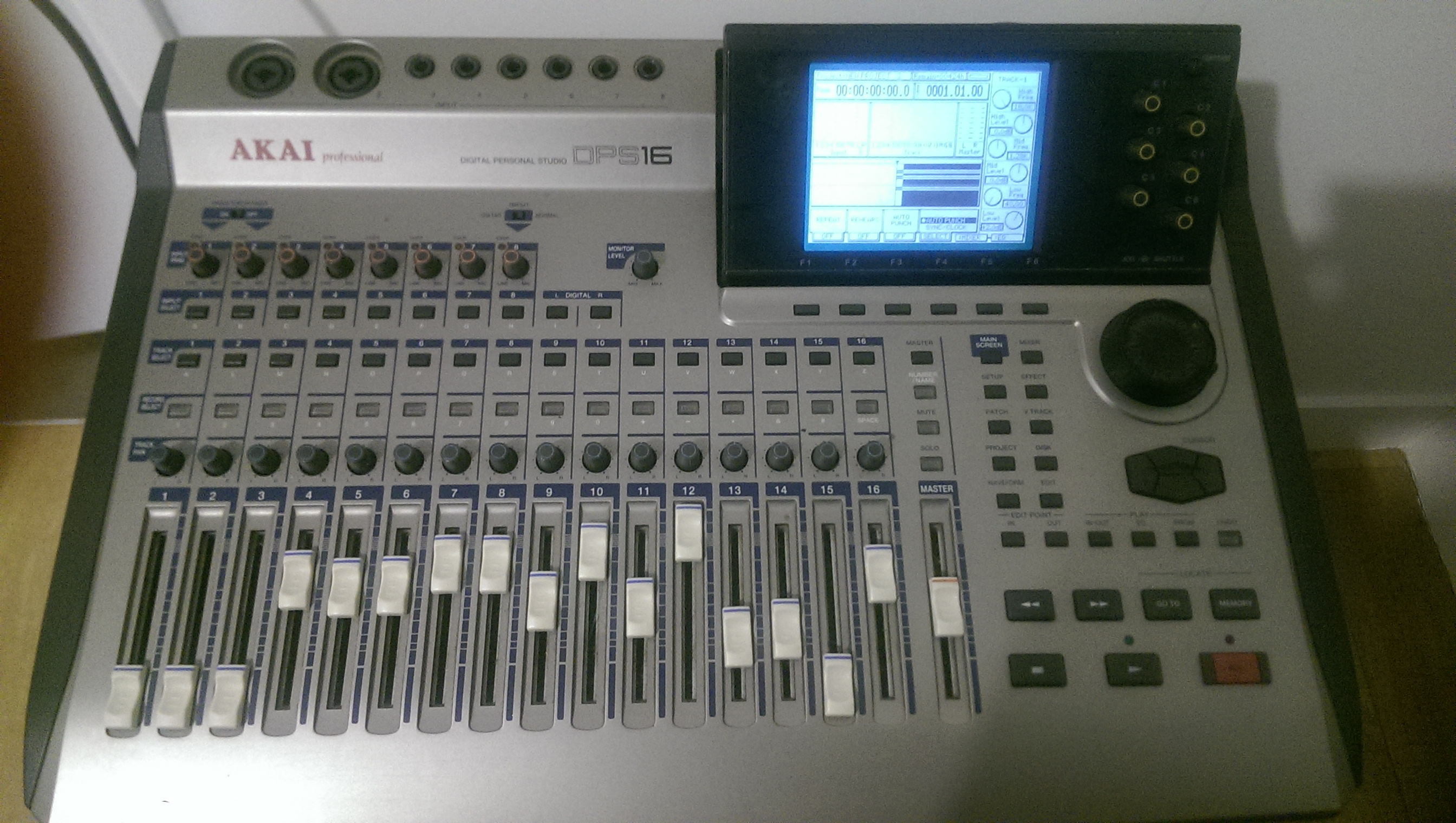 DPS16 - Akai Professional DPS16 - Audiofanzine