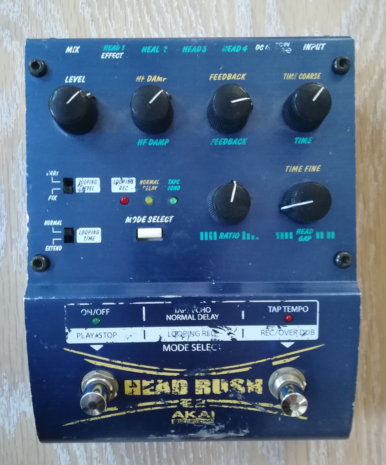 Head Rush E2 - Akai Professional Head Rush E2 - Audiofanzine