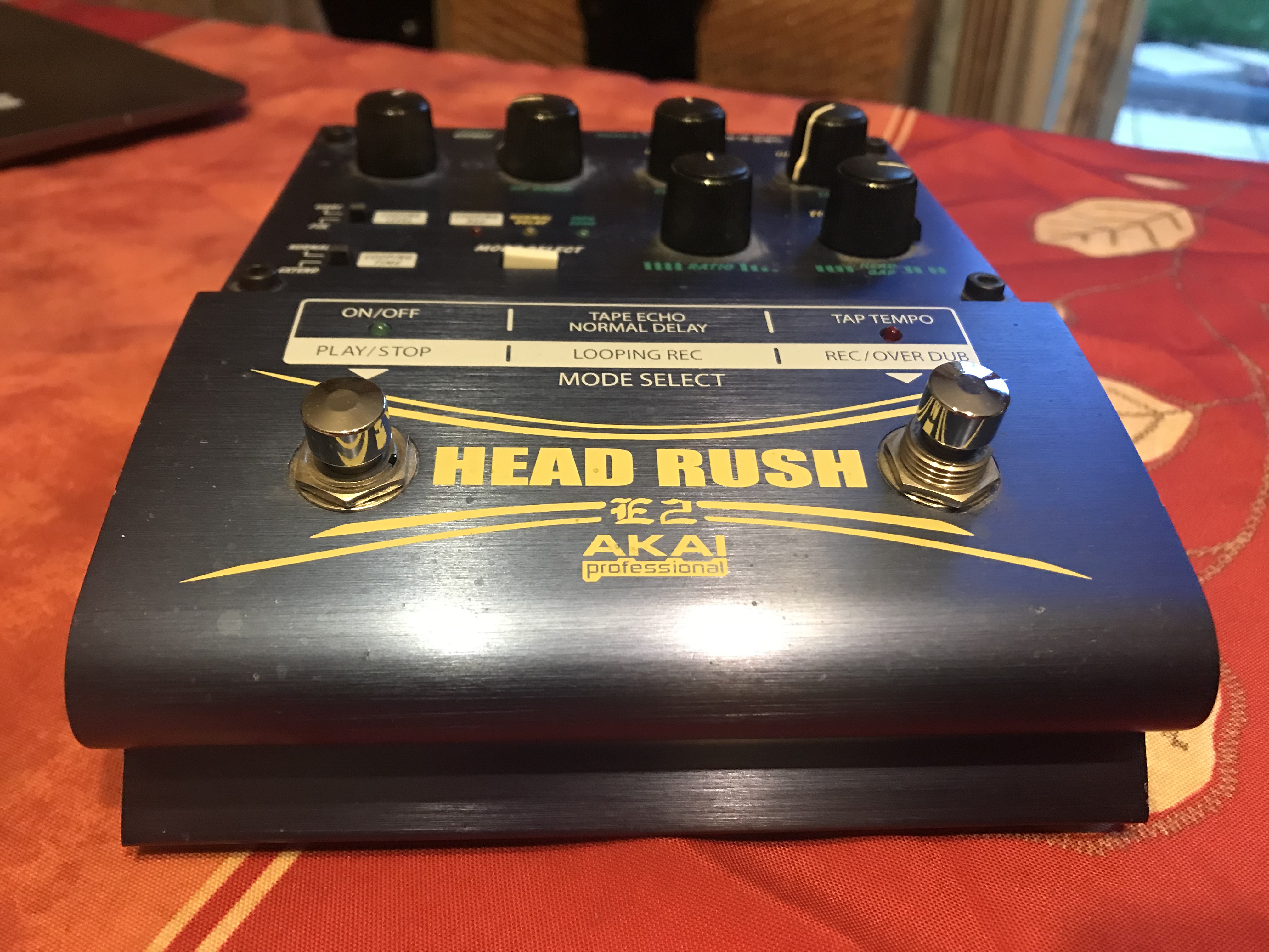 Head Rush E2 - Akai Professional Head Rush E2 - Audiofanzine