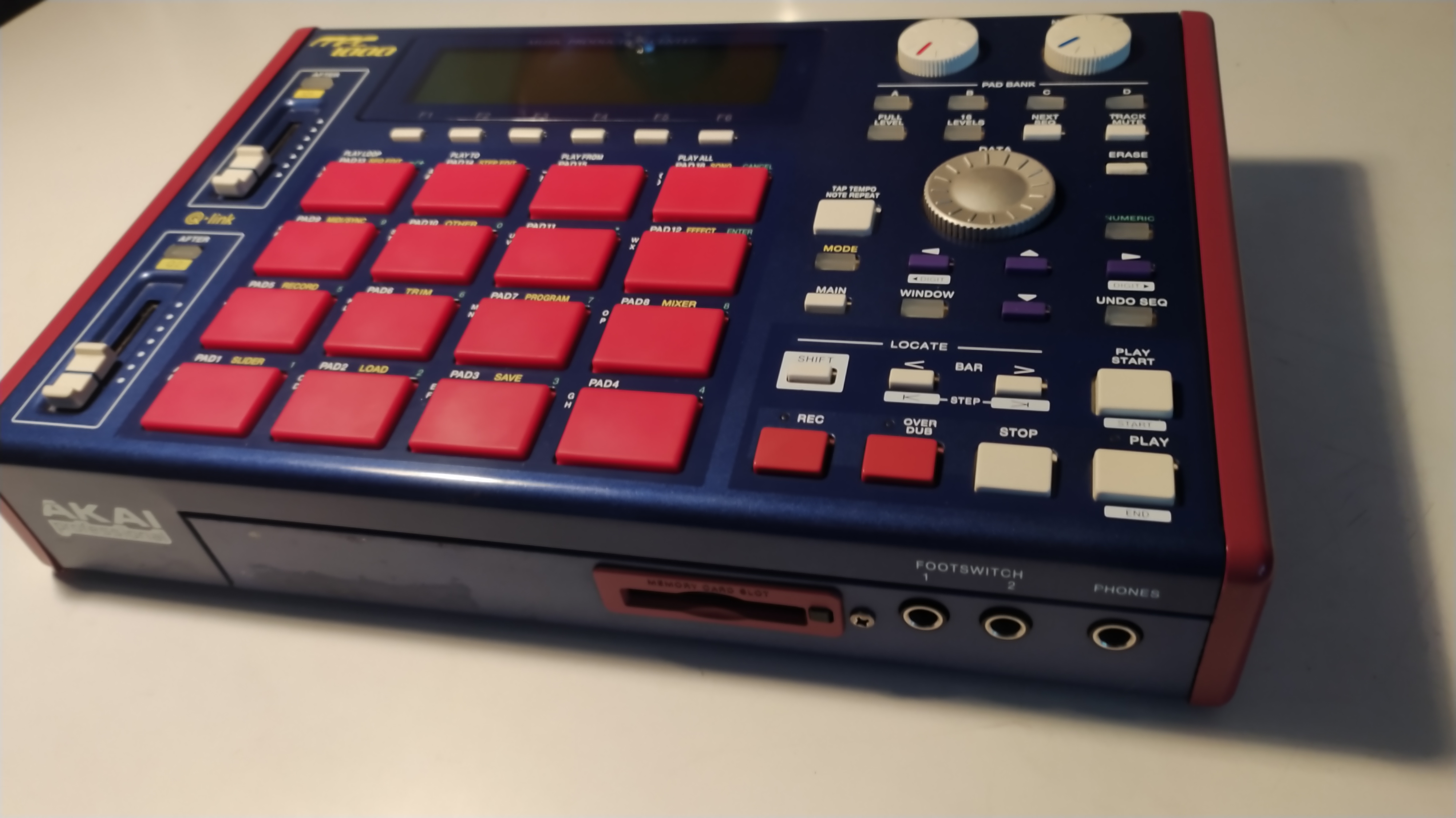 MPC1000 - Akai Professional MPC1000 - Audiofanzine