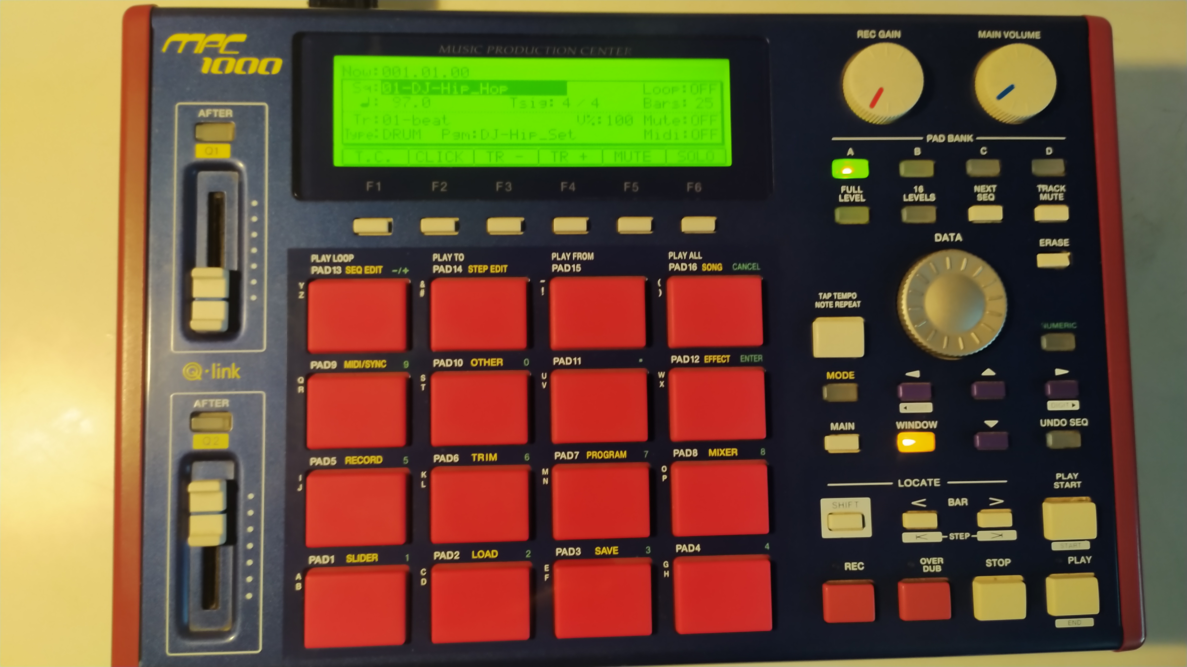 MPC1000 - Akai Professional MPC1000 - Audiofanzine