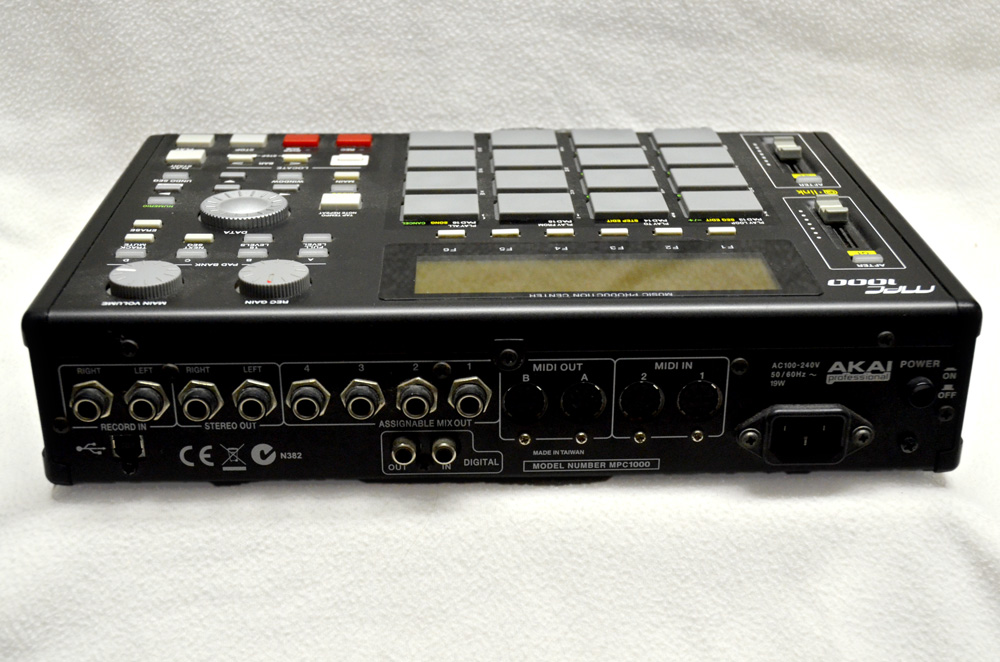 MPC1000 Black - Akai Professional MPC1000 Black - Audiofanzine