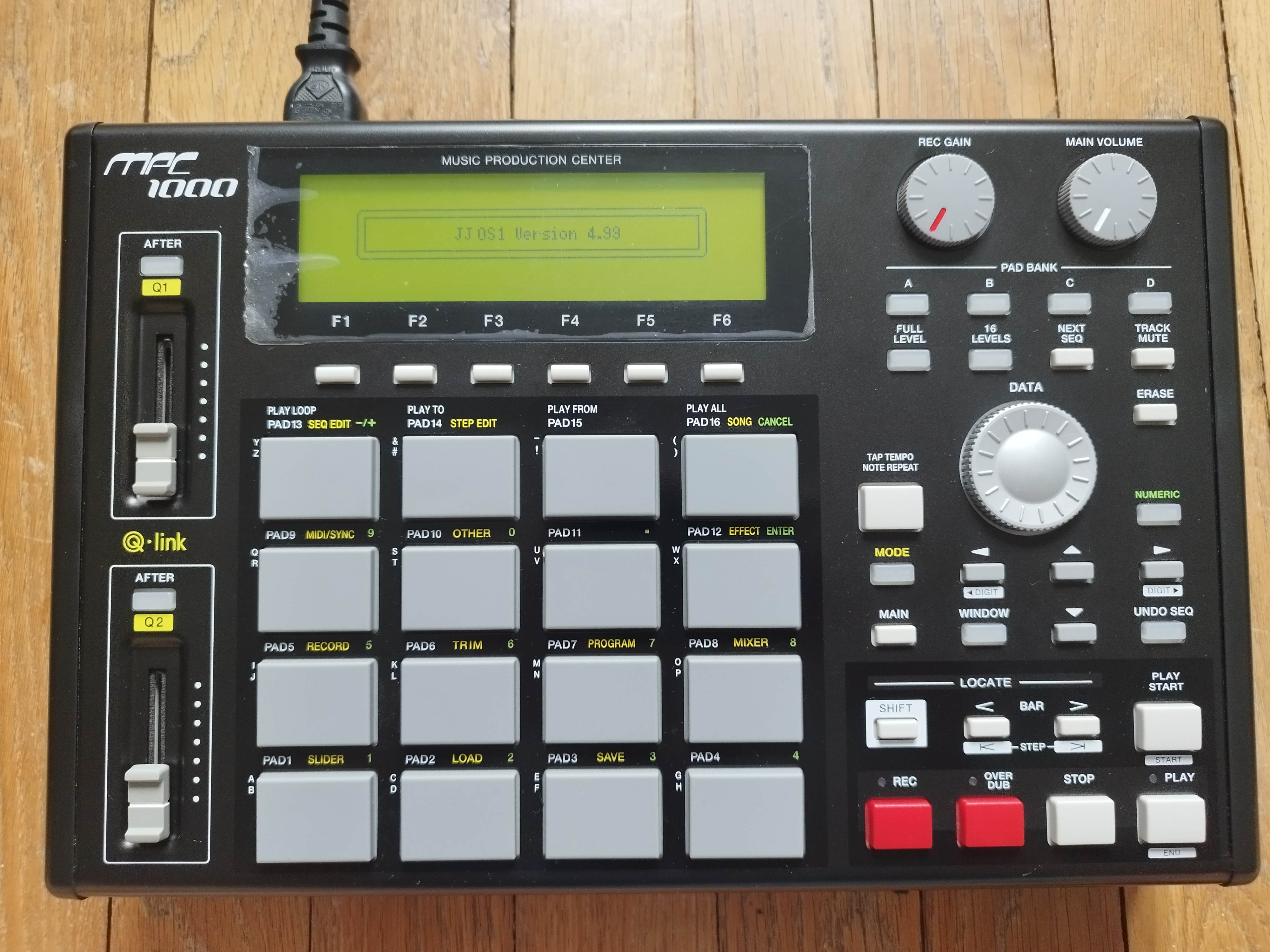 MPC1000 Black - Akai Professional MPC1000 Black - Audiofanzine