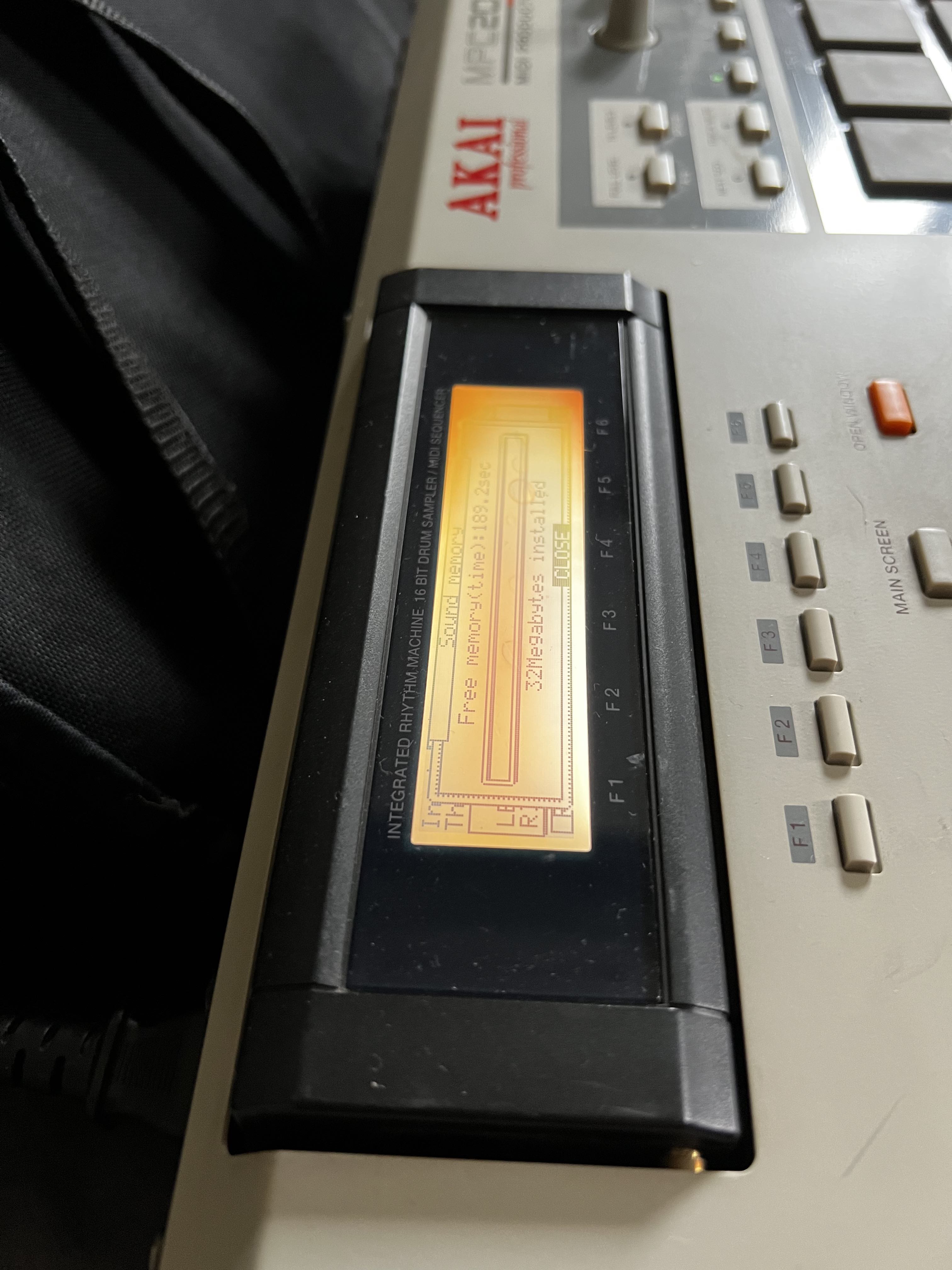 MPC2000XL - Akai Professional MPC2000XL - Audiofanzine