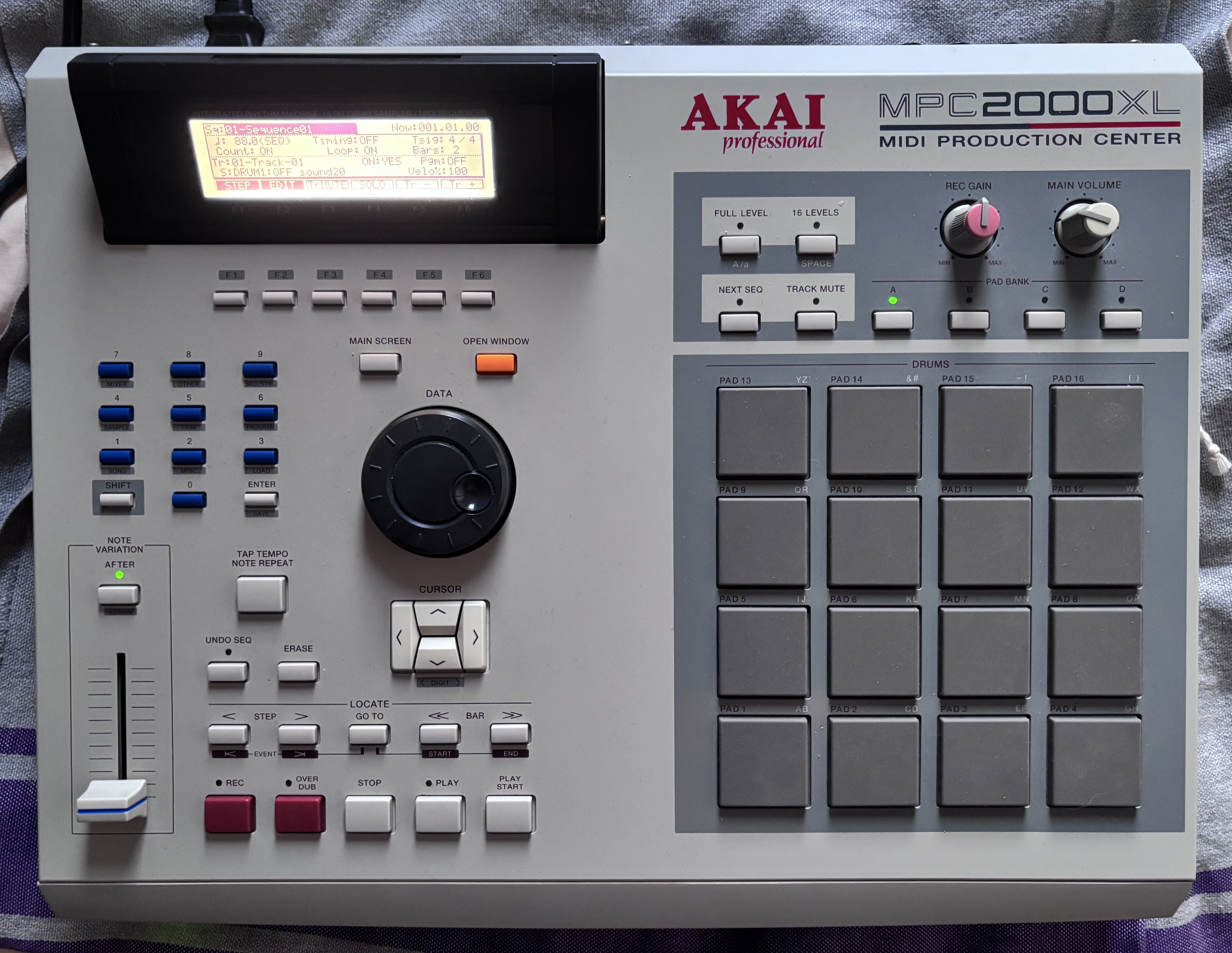 MPC2000XL - Akai Professional MPC2000XL - Audiofanzine