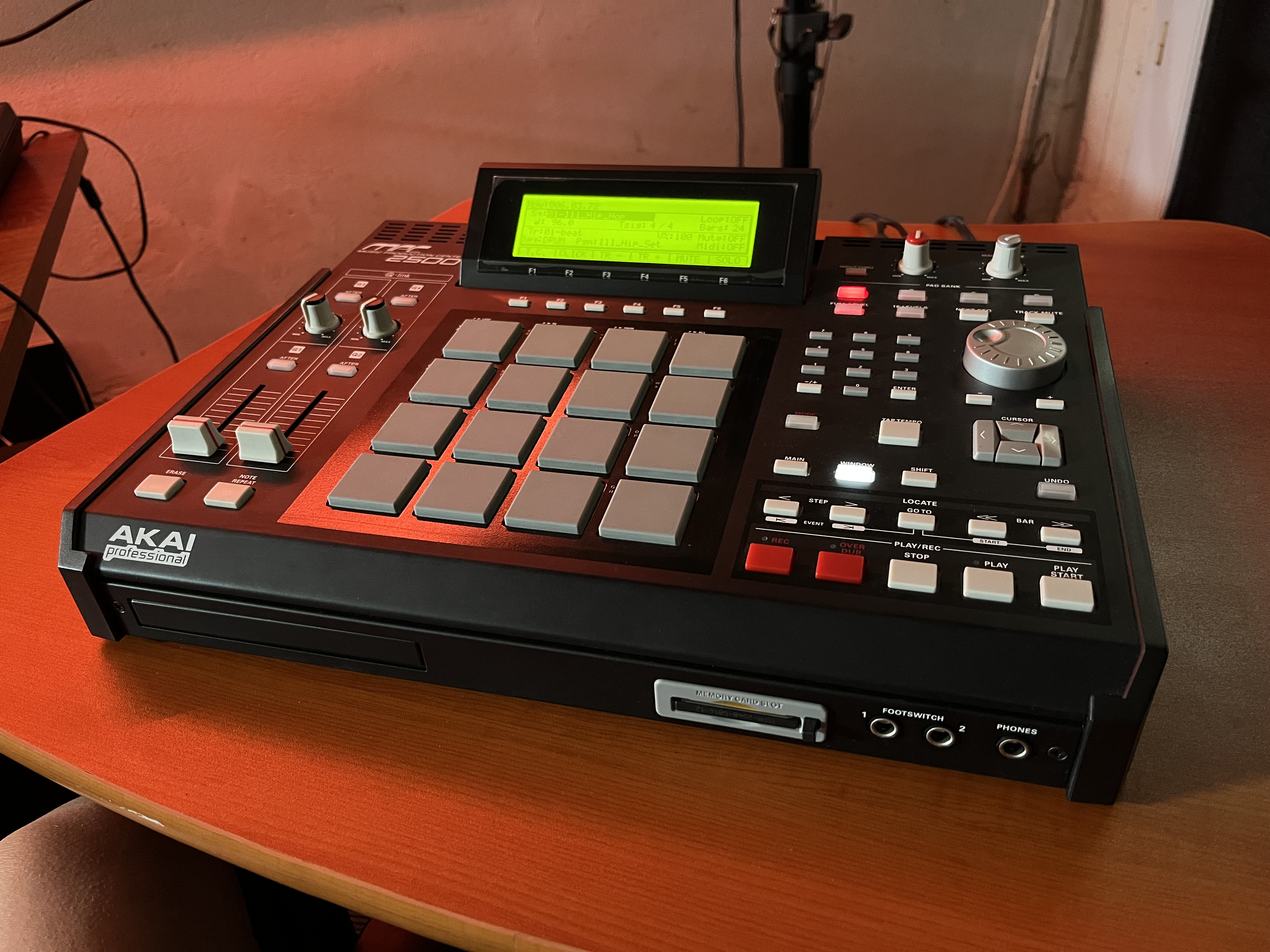 MPC2500 - Akai Professional MPC2500 - Audiofanzine