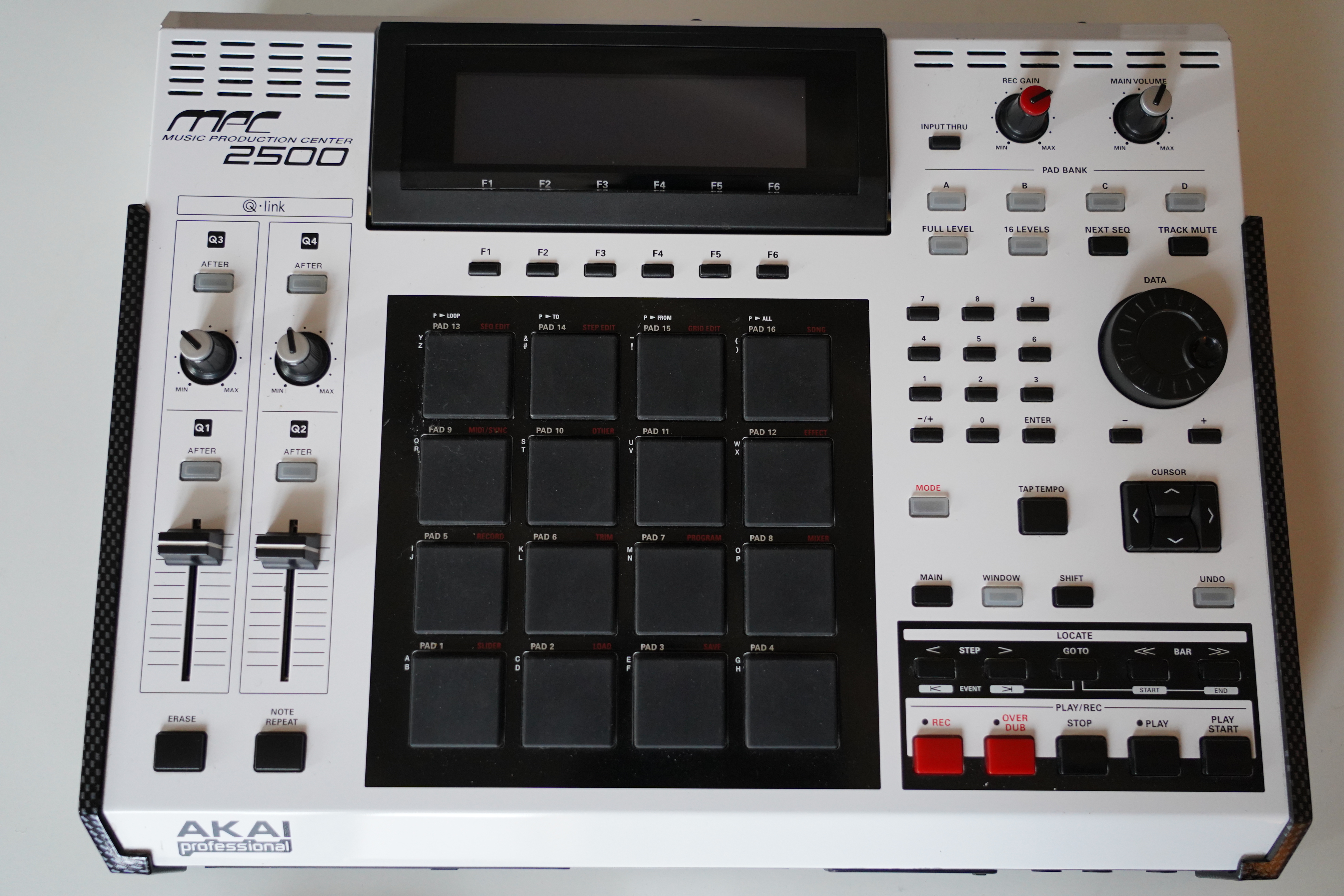 MPC2500 SE - Akai Professional MPC2500 SE - Audiofanzine