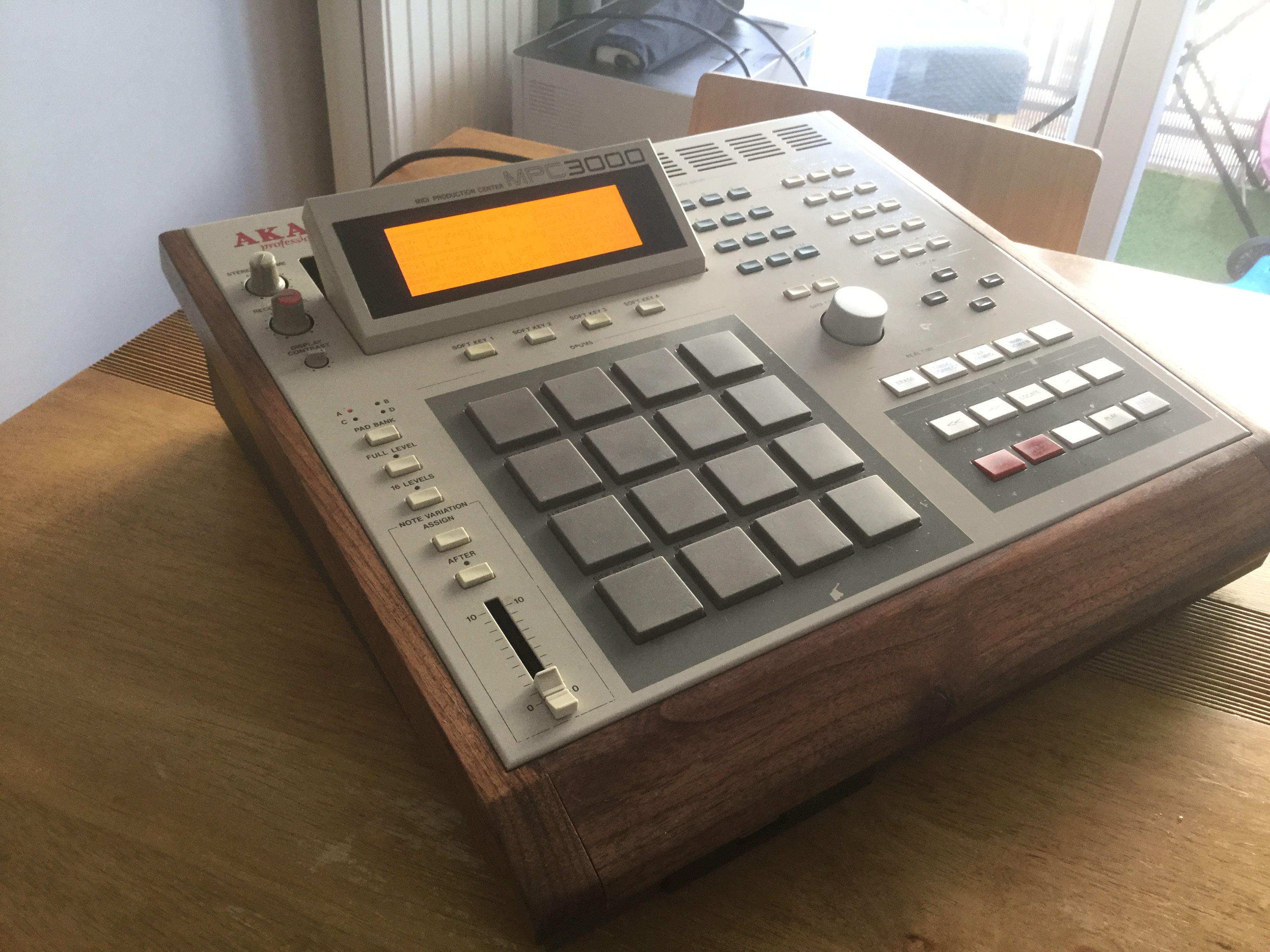 MPC3000 Akai Professional MPC3000 Audiofanzine